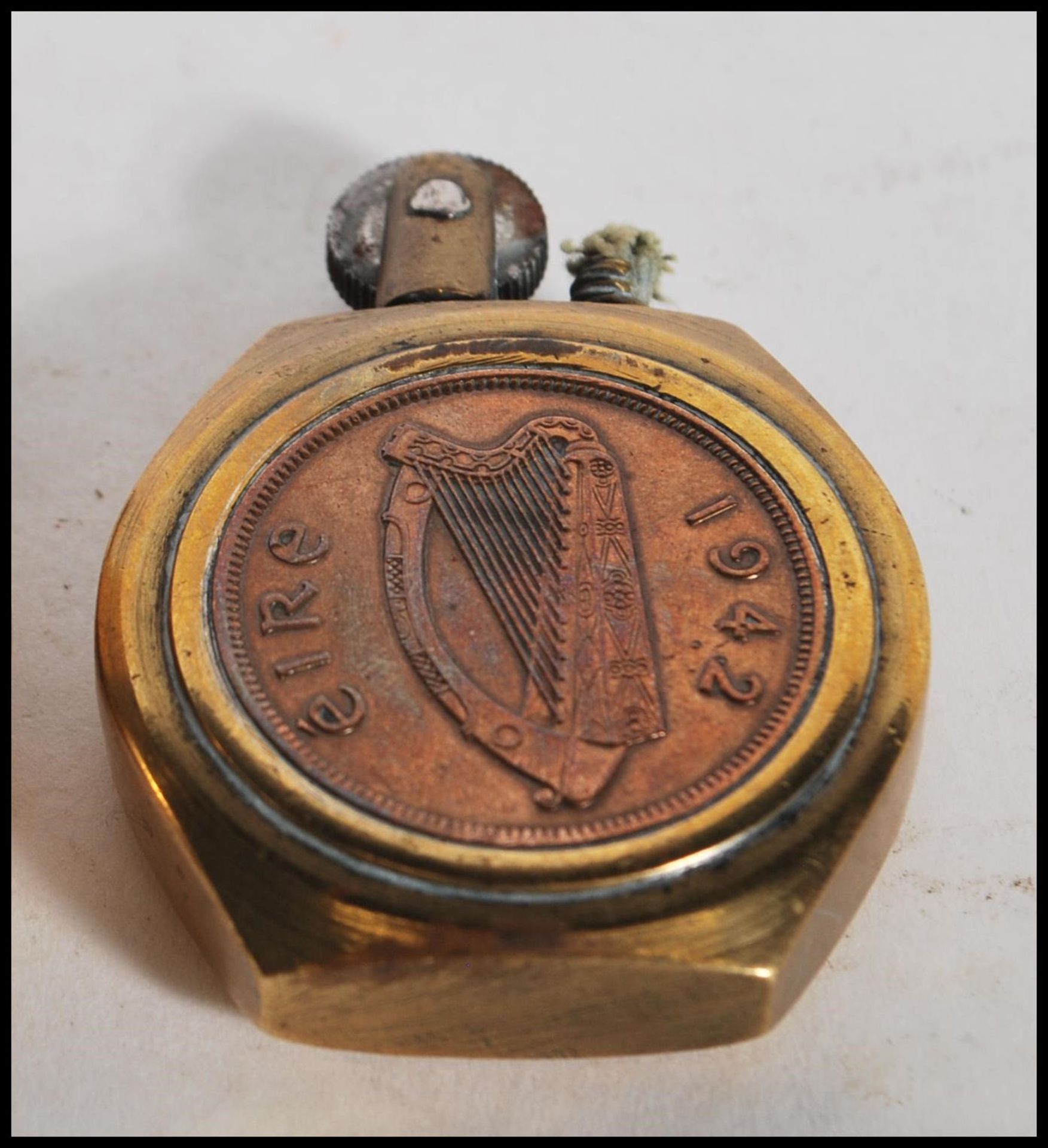 Two 20th Century military WW2 trench art brass lighters of round form one inset with a British coin, - Bild 3 aus 5