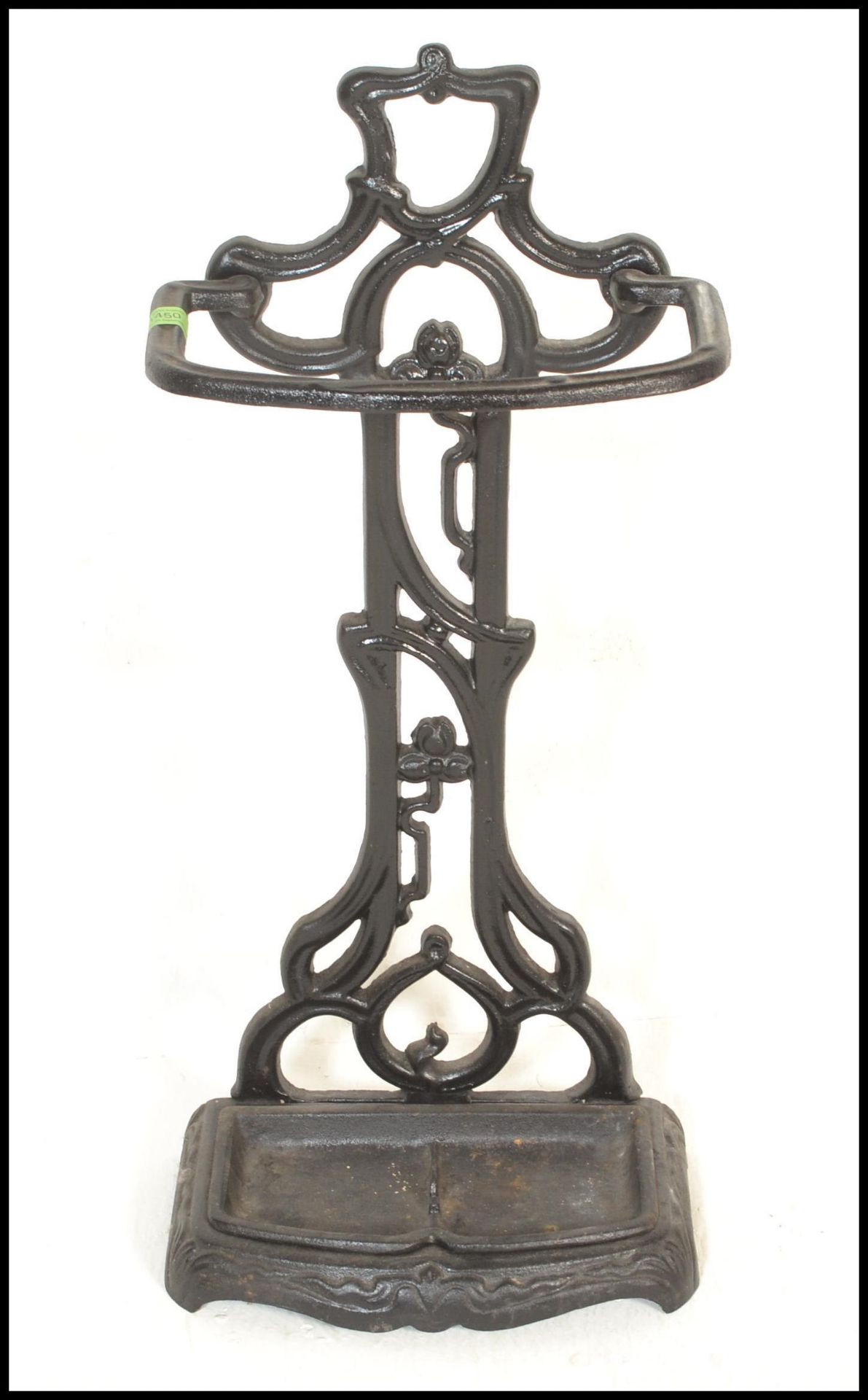 A 20th Century cast iron two sectional stick stand in the manner of Coalbrookdale having an ebonised - Bild 2 aus 6