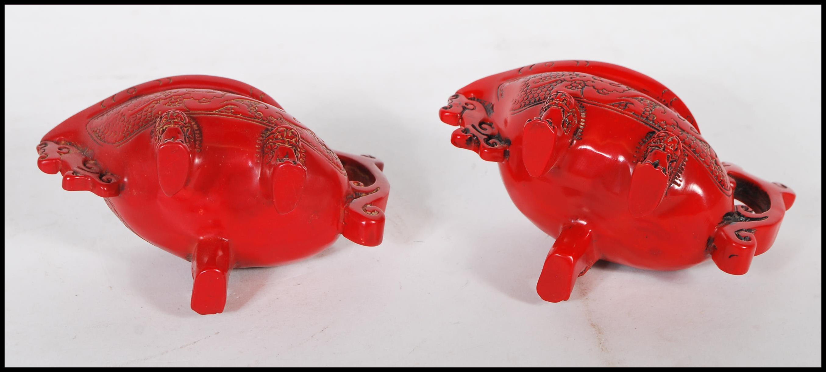 A pair of 20th Century Chinese faux Cinnabar lacquer oil pourers having scrolled decoration with - Image 6 of 6