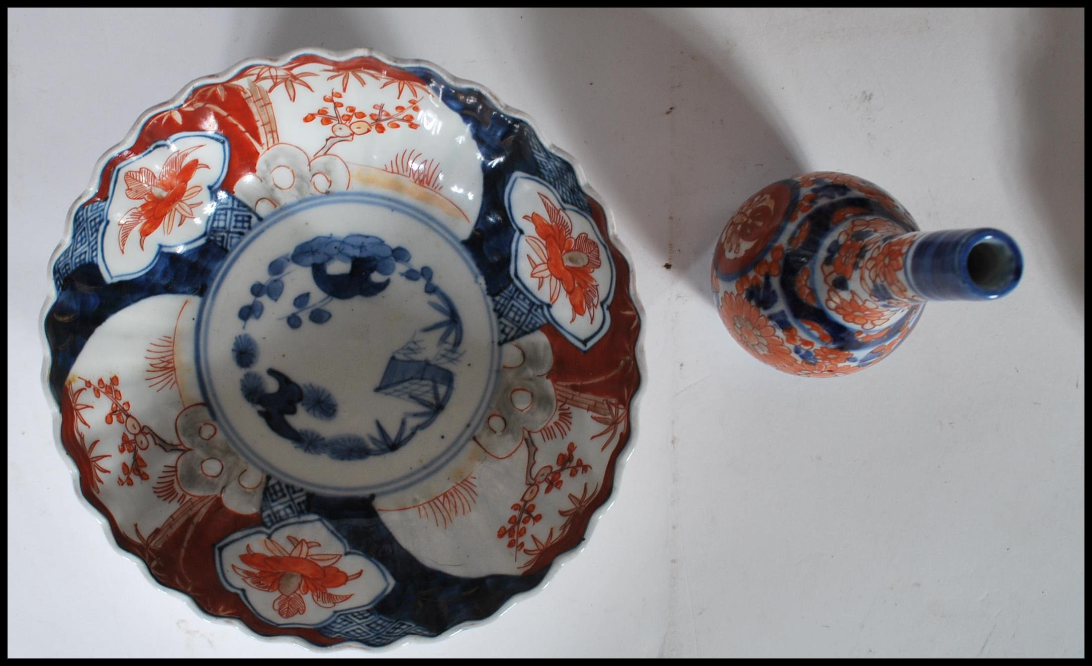 A collection of 20th Century Japanese Imari ceramics to include two wall charger plates having - Image 9 of 15
