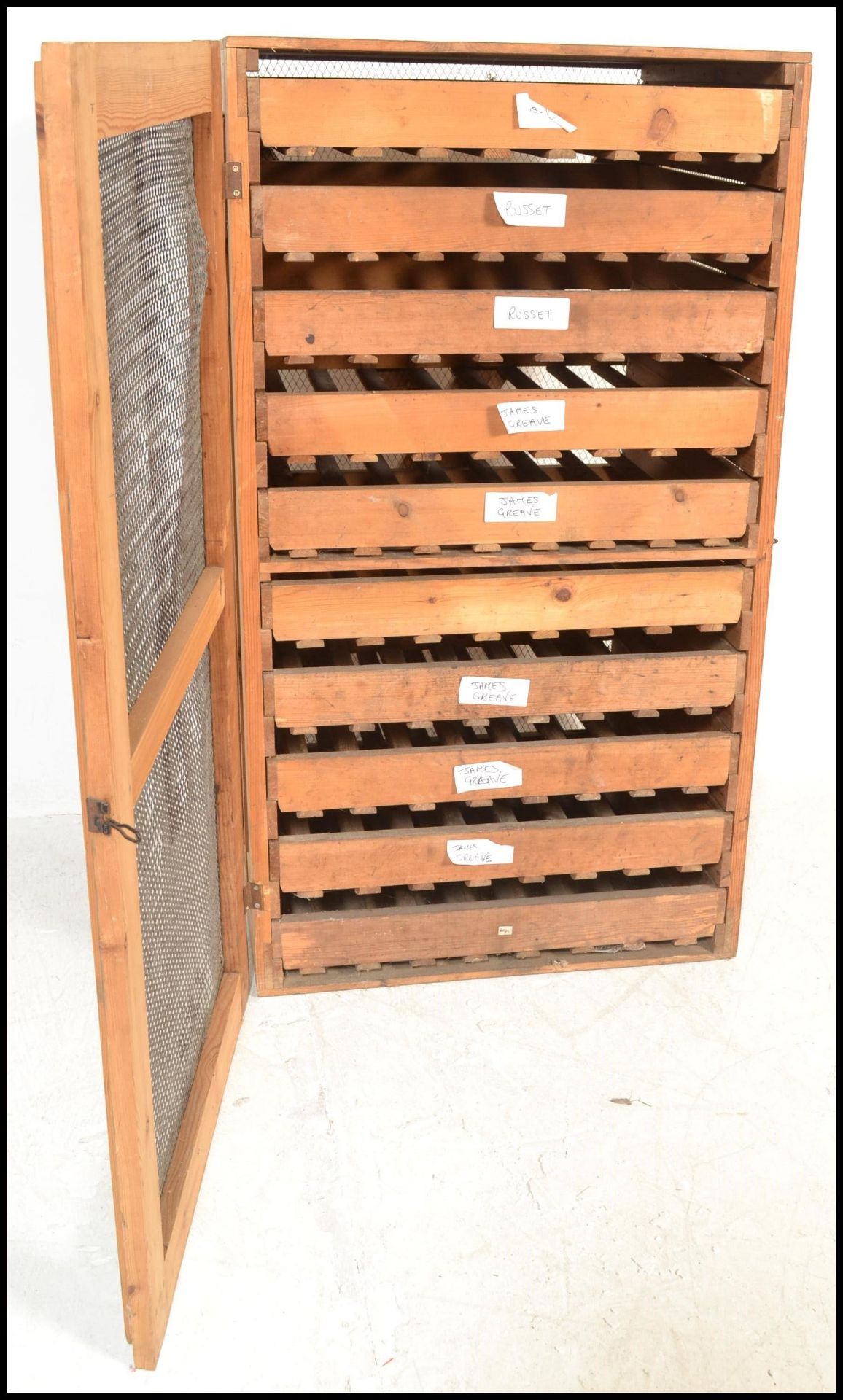 A vintage mid 20th Century wooden apple store, constructed using a simple framework of planks and - Bild 3 aus 5