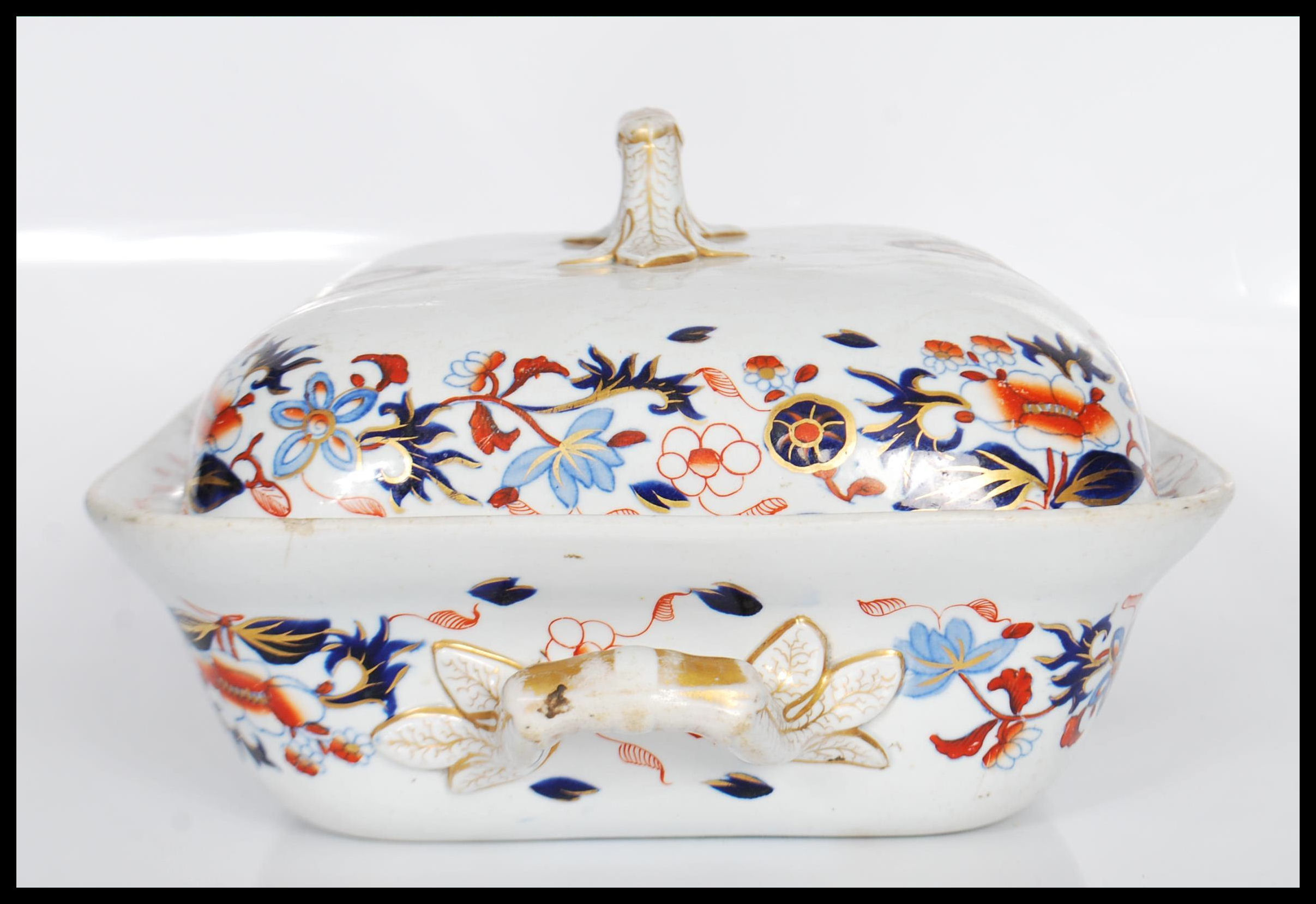 A 19th Century Victorian Spode tureen having hand painted Imari decoration to the sides bearing - Image 3 of 8