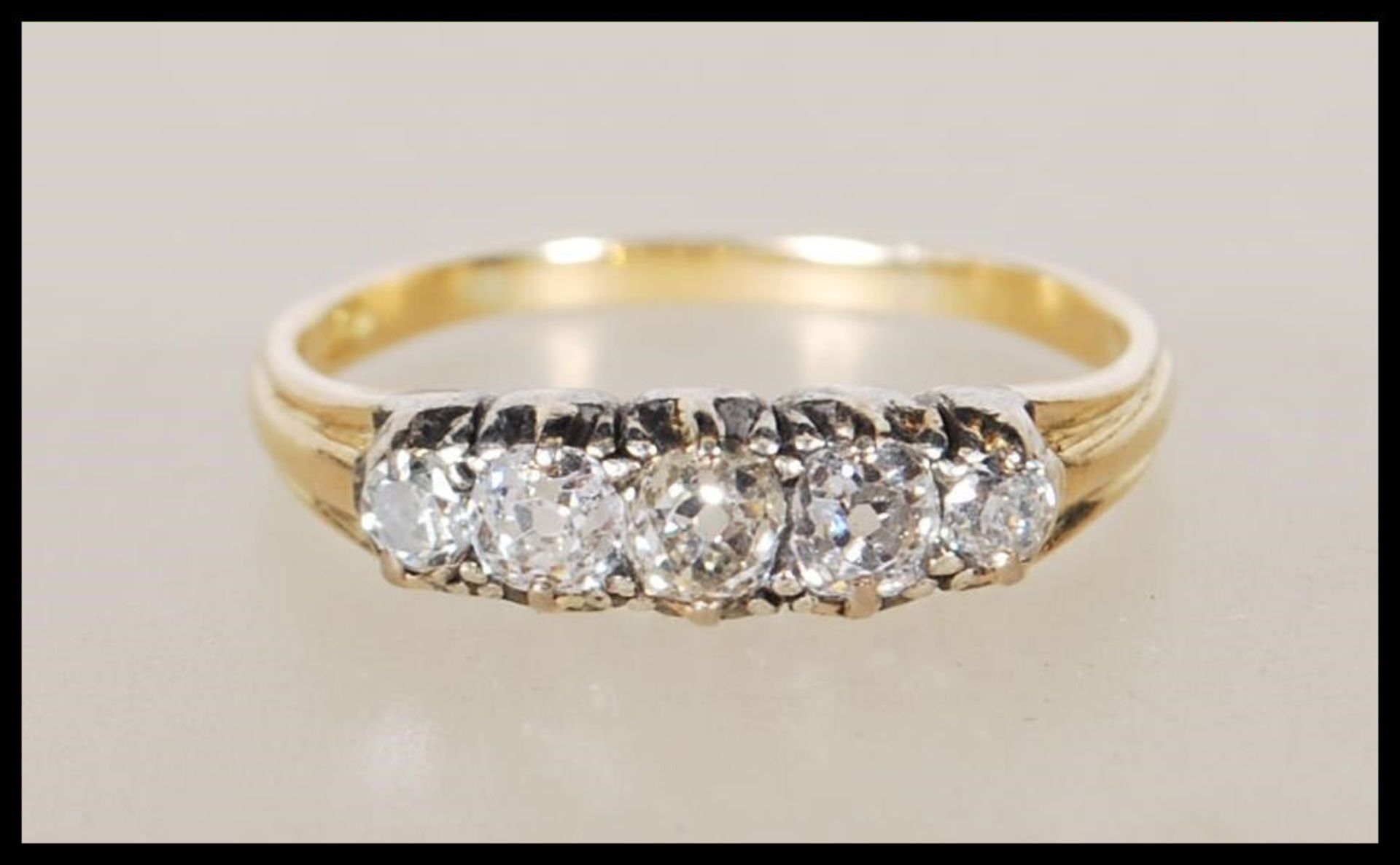 A stamped 18ct yellow gold ring set with five diamonds of approx 90pts. Ring size T. Gross weight