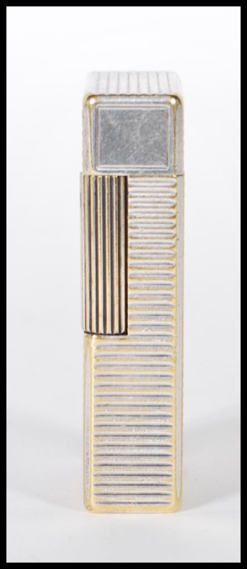 A vintage 20th Century Dupont of Paris white metal pocket lighter having striped decorated body. - Bild 5 aus 8