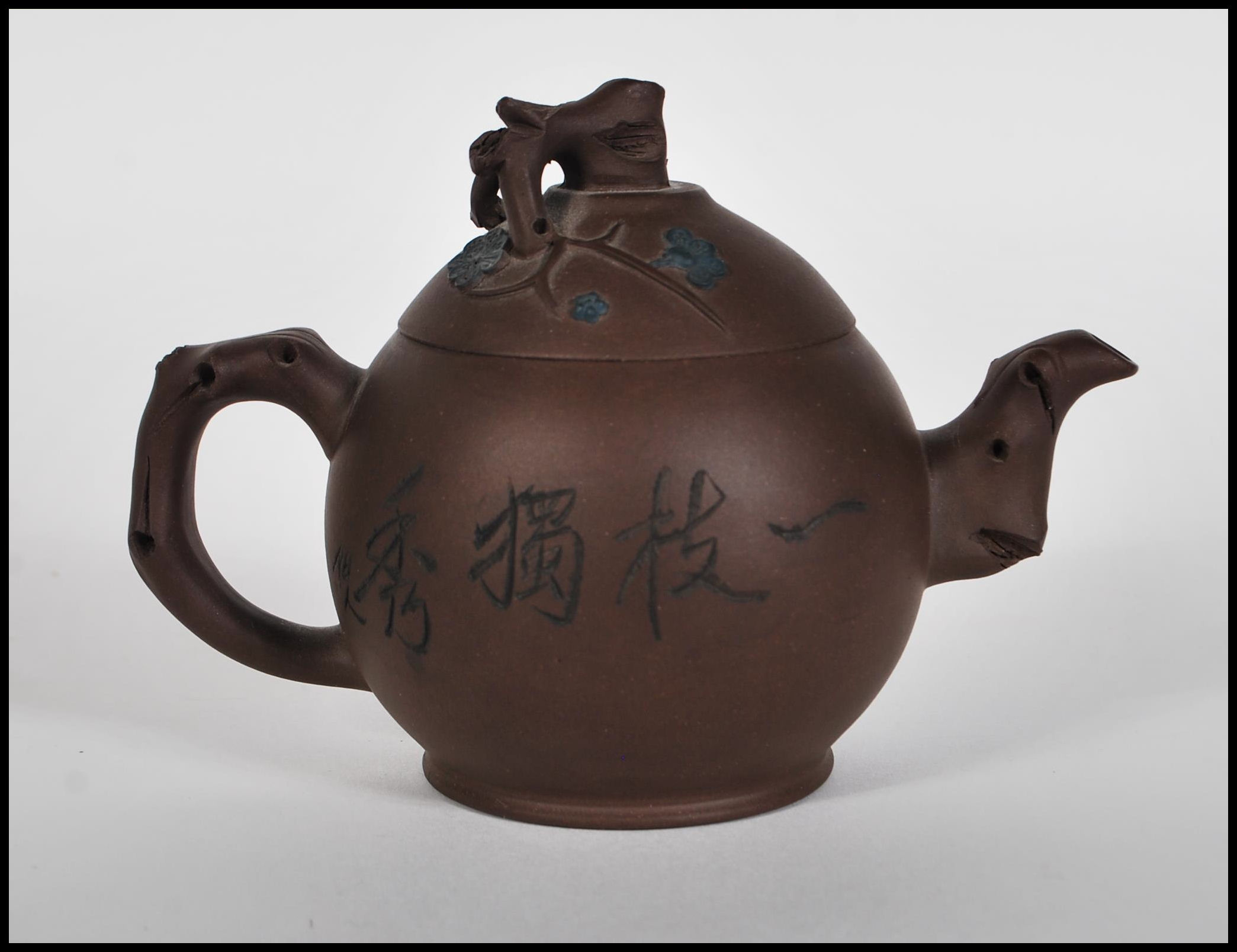 A 20th Century Chinese Yixing brown clay teapot ha - Image 3 of 7