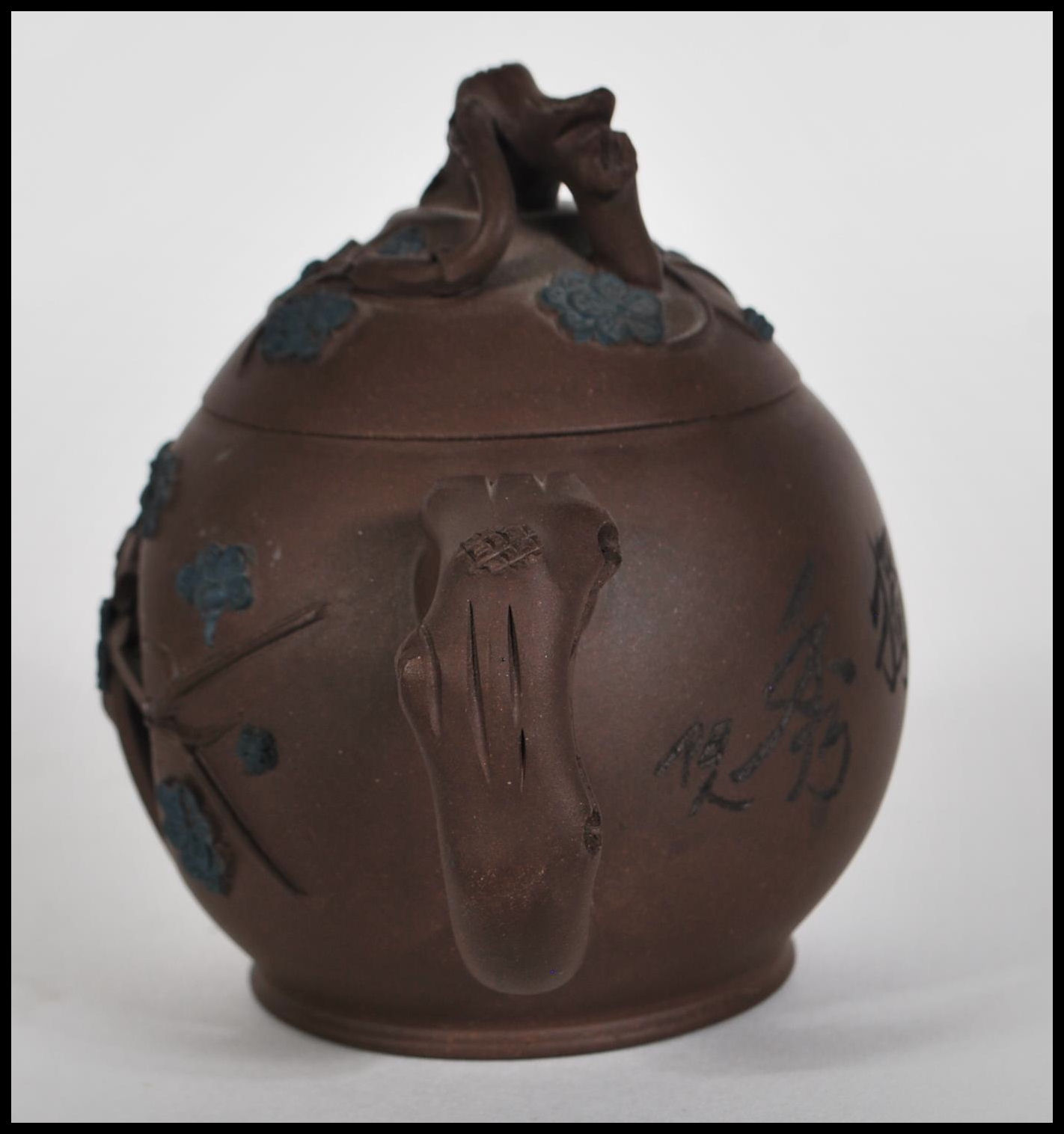 A 20th Century Chinese Yixing brown clay teapot ha - Image 4 of 7