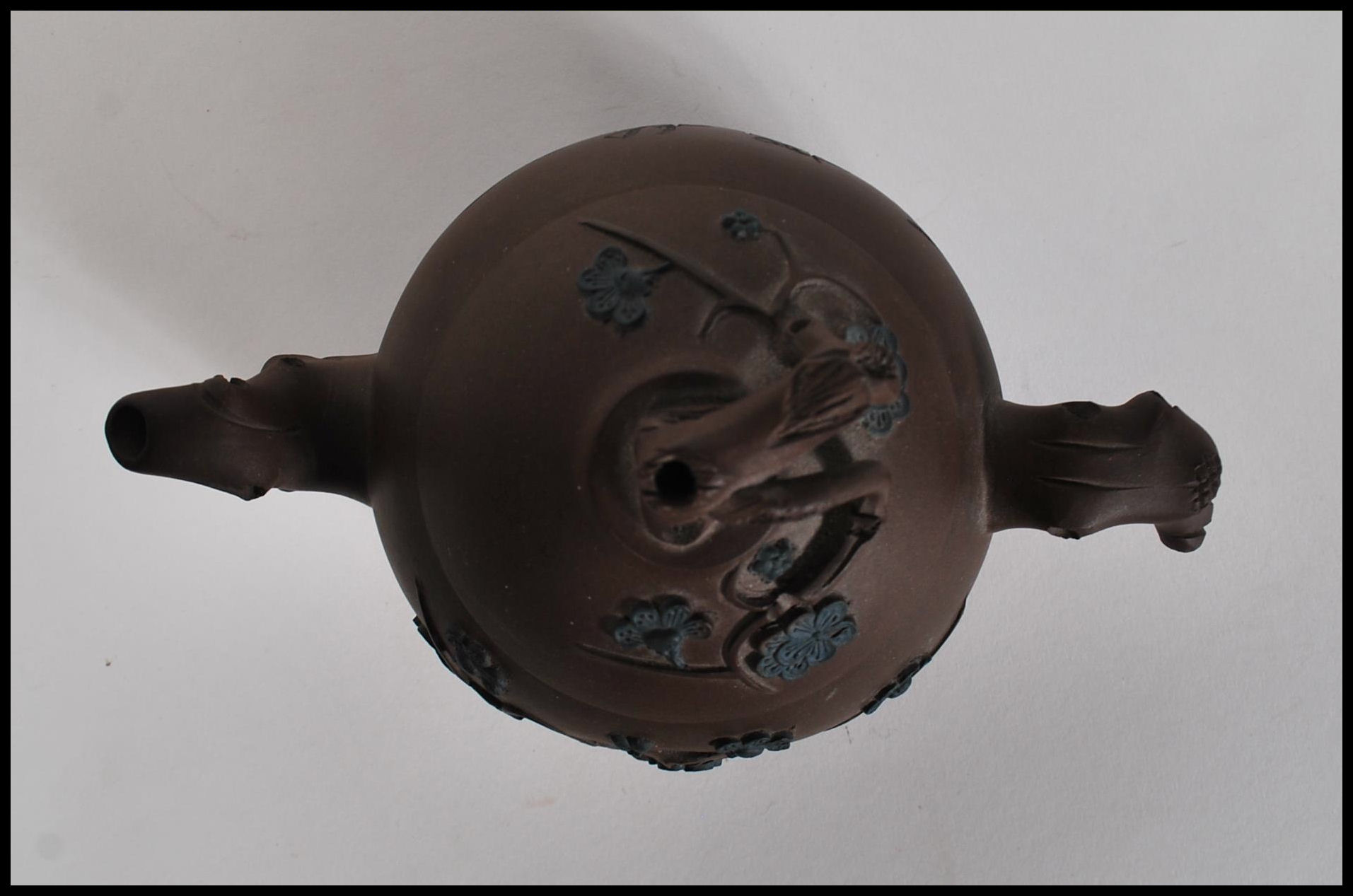 A 20th Century Chinese Yixing brown clay teapot ha - Image 5 of 7