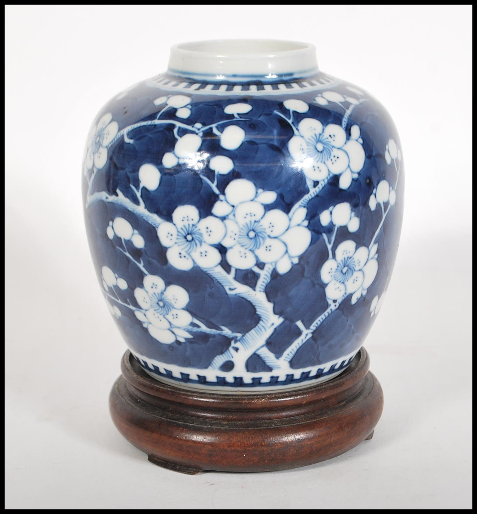 A early 20th Century Chinese blue and white ginger - Image 3 of 6