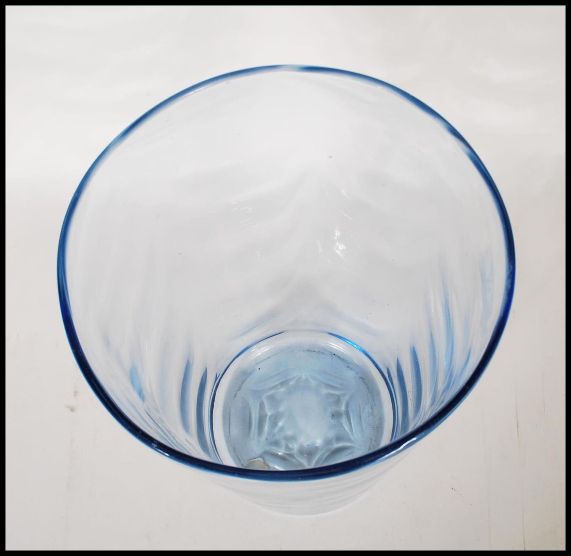 A mid 20th Century large vintage retro blue glass vase of cylindrical tapering form having wave - Bild 2 aus 3