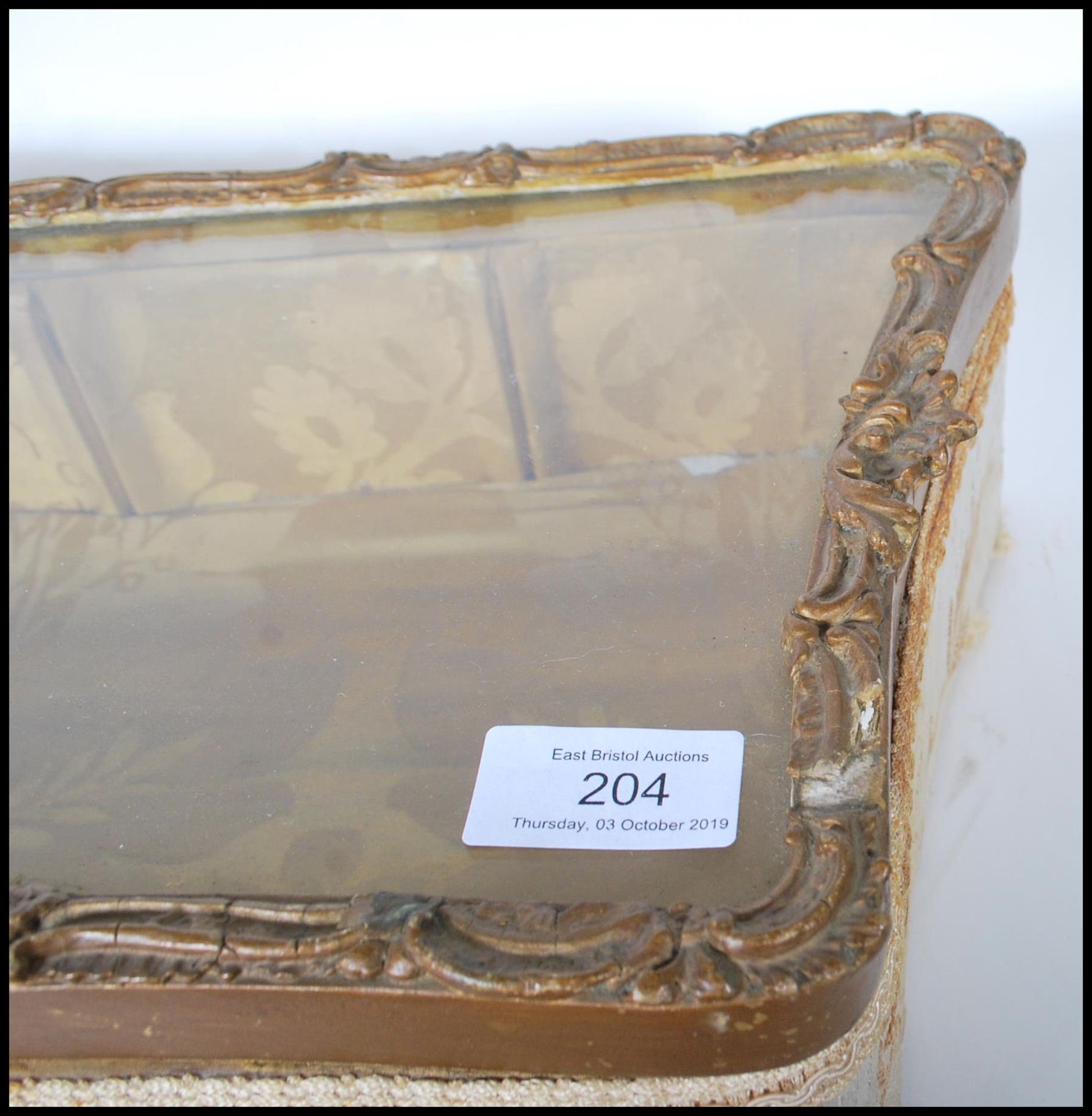 A 19th Century table top display cabinet bijouterie, the glazed hinged top bordered by a gesso - Bild 5 aus 7