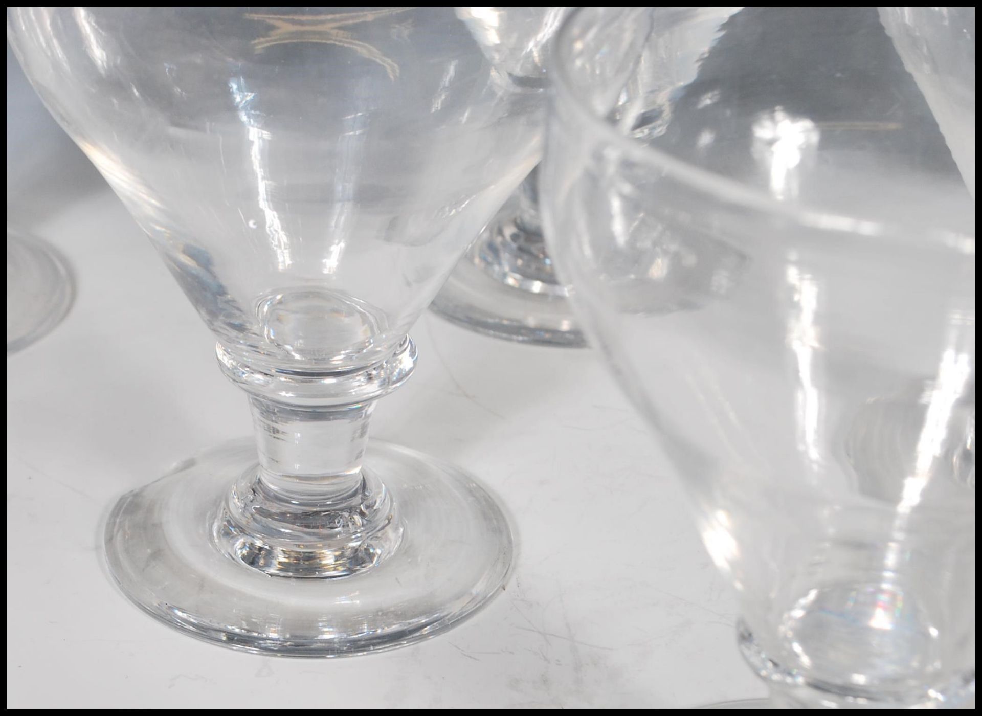 A group of six 19th Century Georgian rummer glasses having tapering bowls with capstan stems - Bild 11 aus 15