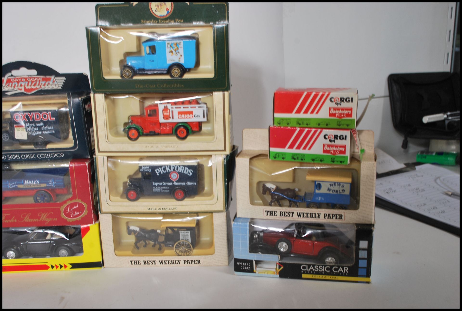 A COLLECTION OF APPROX X30 BOXED DIECAST MODEL VEHICLES - Bild 5 aus 5