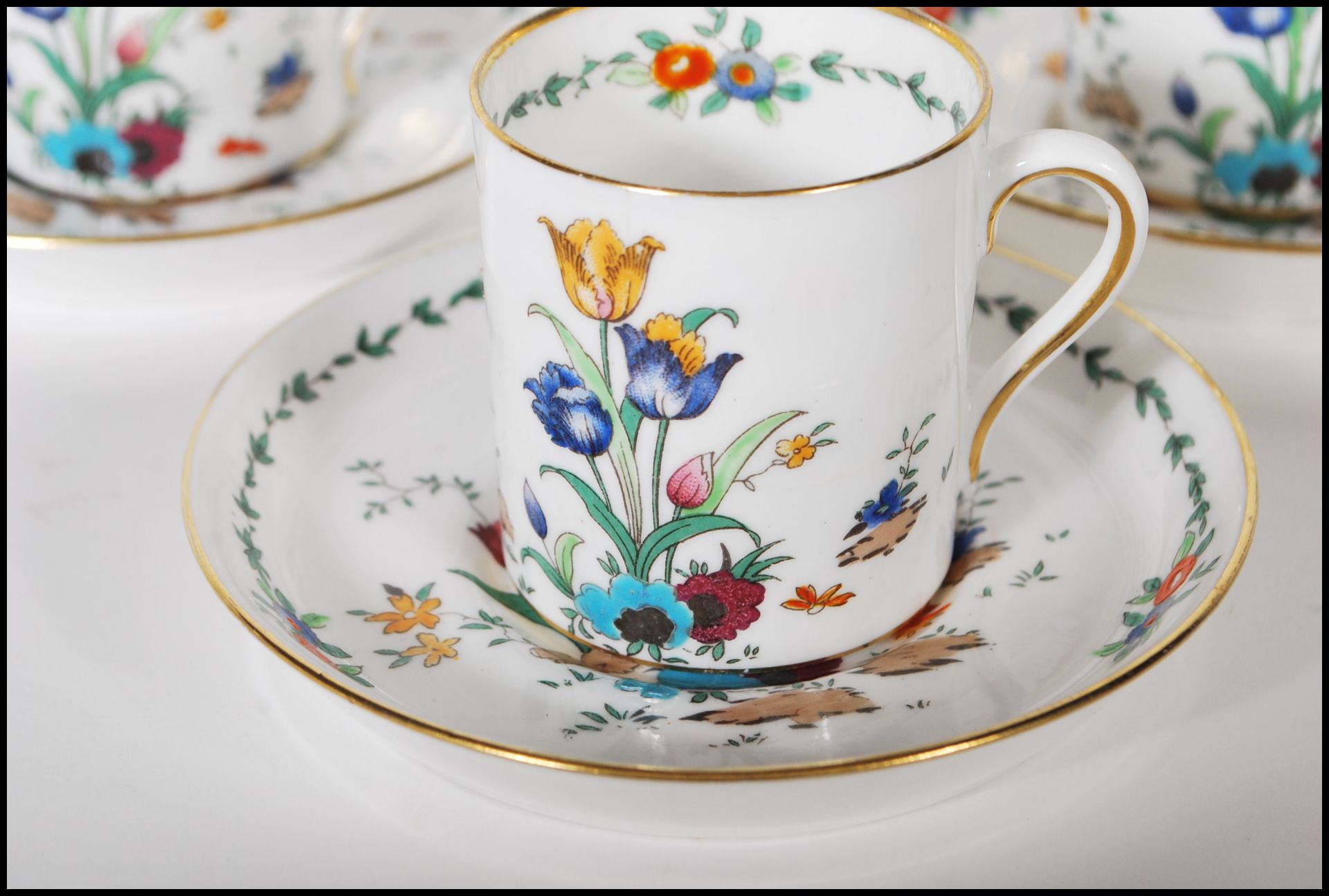 A vintage 20th Century Tuscun coffee service having a white ground with floral sprays and gilt - Bild 3 aus 11