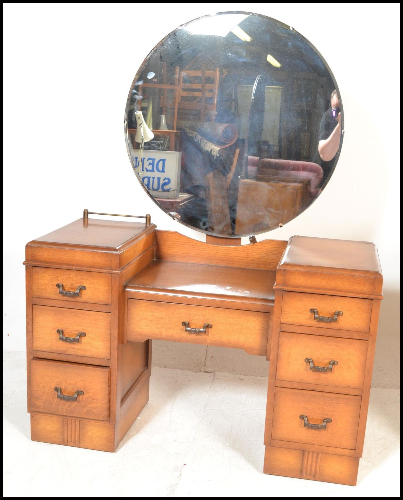 An early 20th Century Art Deco oak kneehole twin p - Image 4 of 7