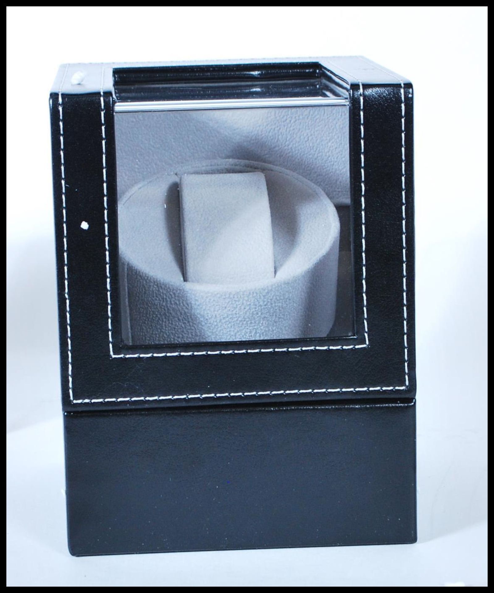 A contemporary leather housed single cushion automatic watch winder, hinged top with single - Image 2 of 4
