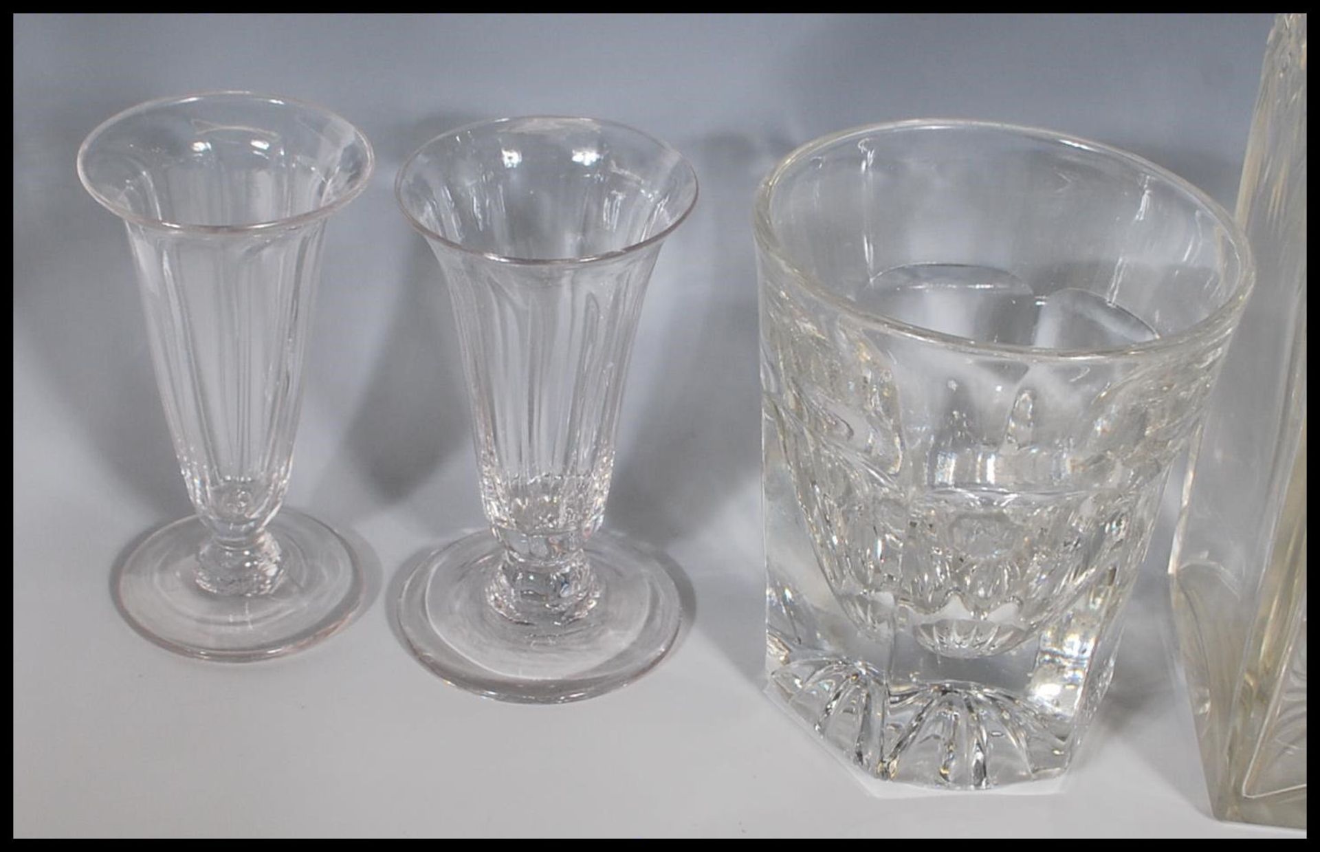A collection of glasses and decanters dating from the 19th Century Victorian era to include - Bild 6 aus 7