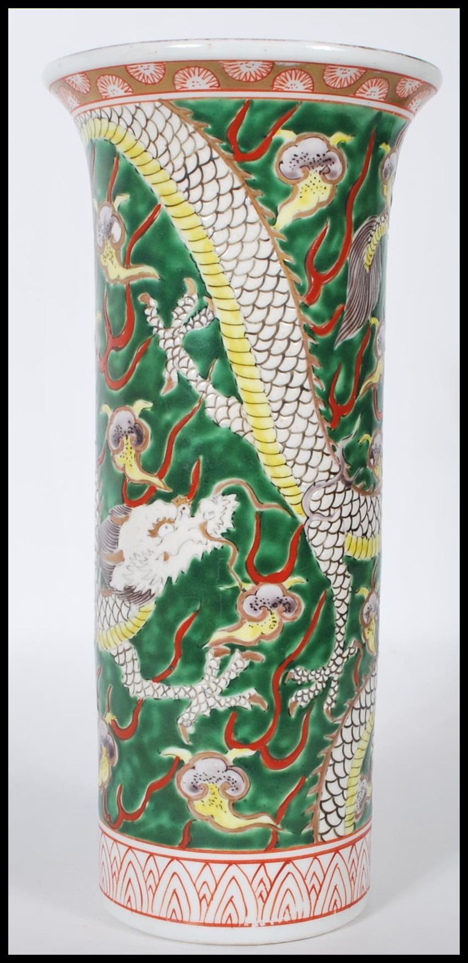 A 20th Century Chinese famille verte vase of flared cylindrical form having hand enamelled dragon - Bild 4 aus 6