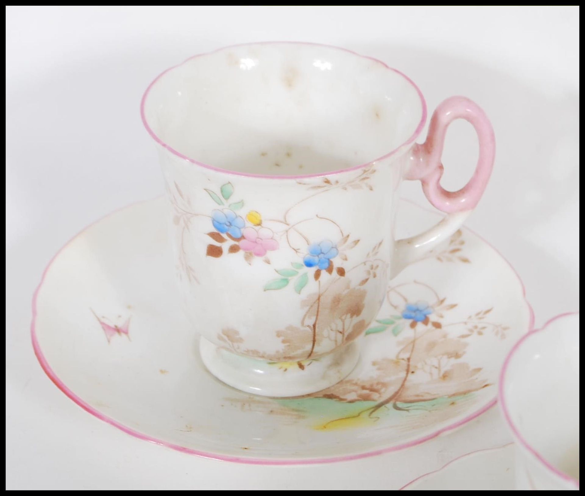 An early 20th Century Shelley coffee service having pink and blue floral sprays with butterflies and - Bild 3 aus 11