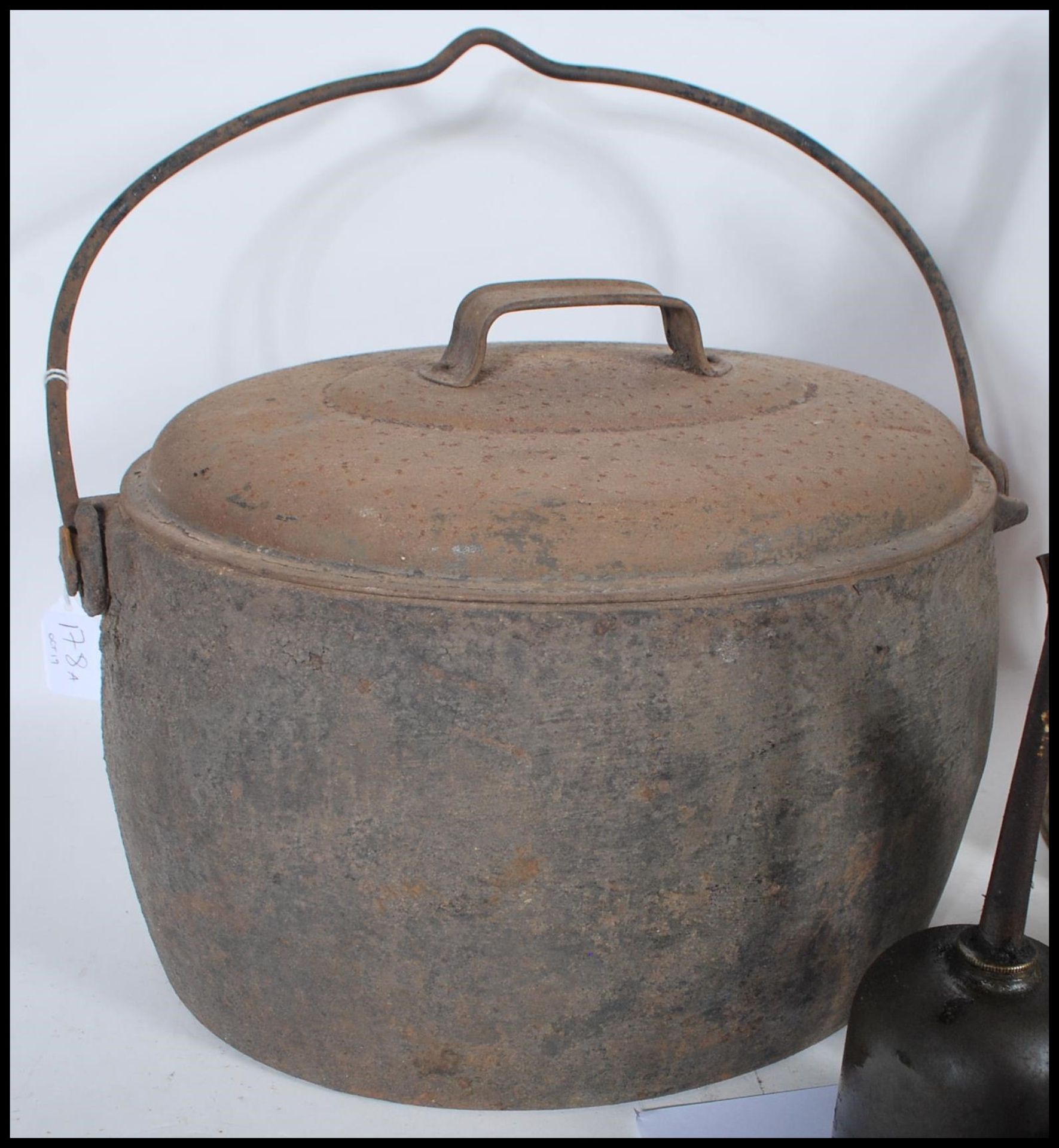 A collection of assorted vintage metalware, to include; a vintage two gallon cast iron "Gypsy" - Image 6 of 7