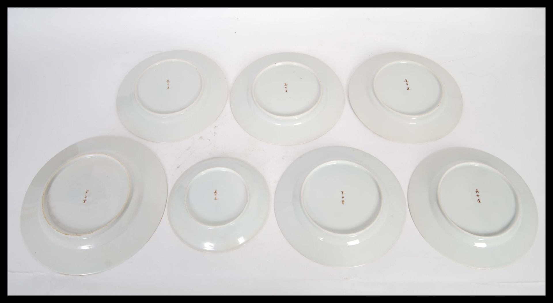 A selection of 20th Century Japanese character plates consisting of five side plates and one - Bild 5 aus 5