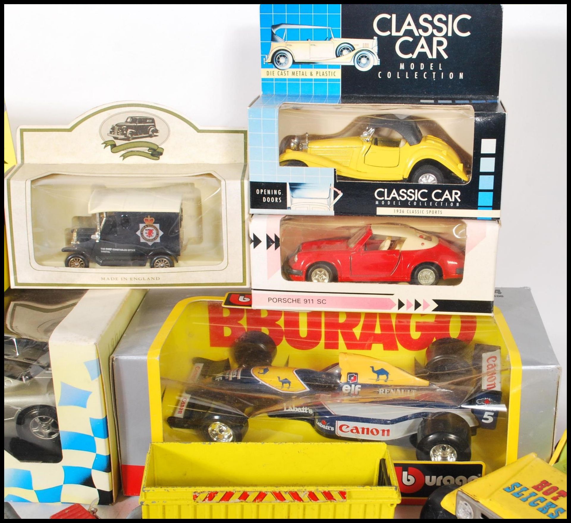 A collection of cars to include diecast 1:18 scale Burago  Ferrari 350, Bugatti 3B110, smaller scale - Bild 8 aus 11