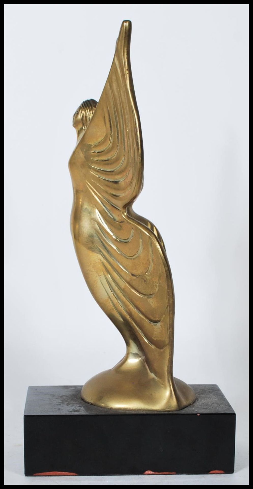 A 20th Century Art Deco style brass figure in the form of a lady wearing a butterfly wings style - Bild 4 aus 5