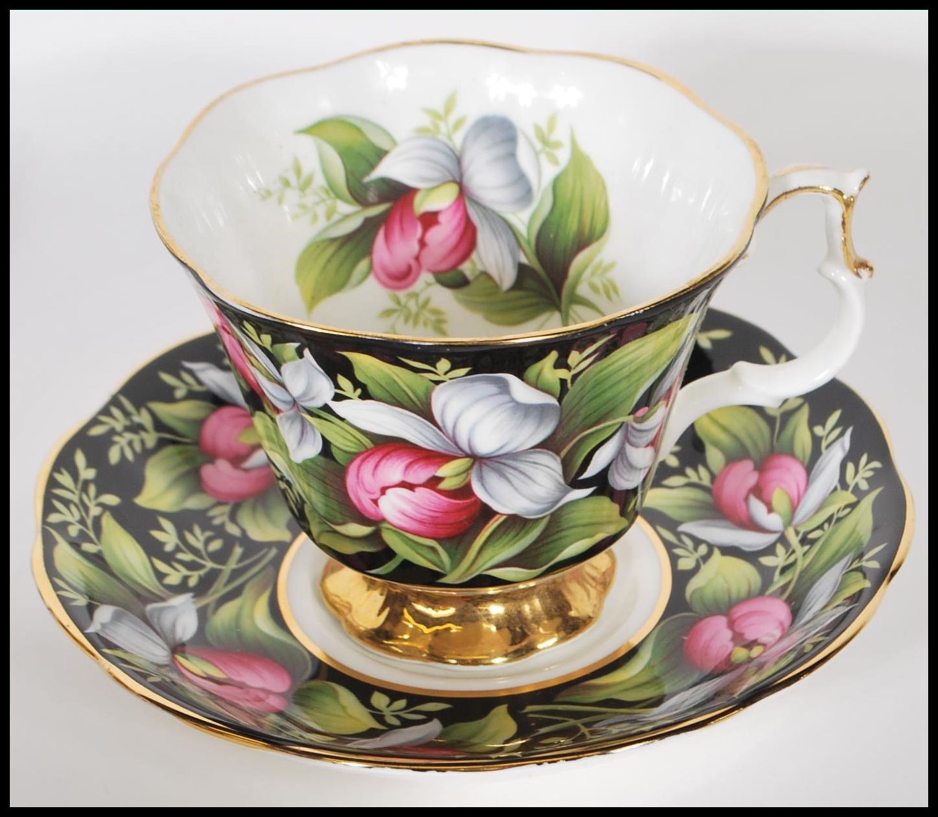 A Royal Albert part tea service in the provincial flowers patterns being stamped to the underside. - Bild 12 aus 13