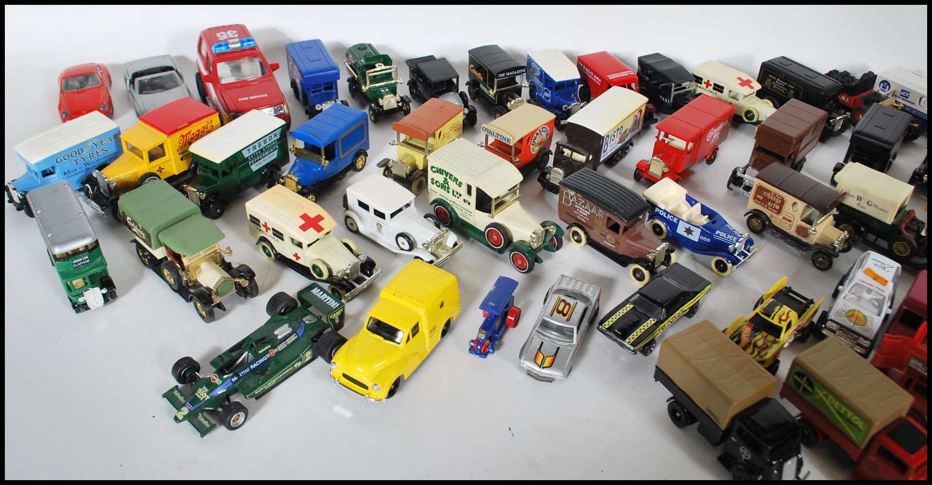 A COLLECTION OF UNBOXED DIECAST MODEL VEHICLES - Bild 2 aus 12