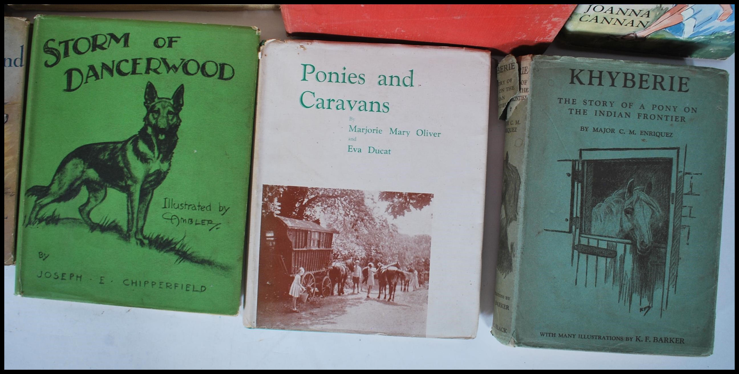 A collection of horse / equestrian related vintage 20th Century books to include A Pony To School by - Image 5 of 5