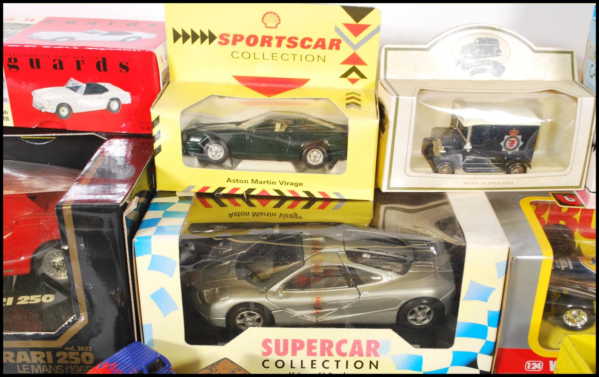 A collection of cars to include diecast 1:18 scale Burago  Ferrari 350, Bugatti 3B110, smaller scale - Bild 9 aus 11