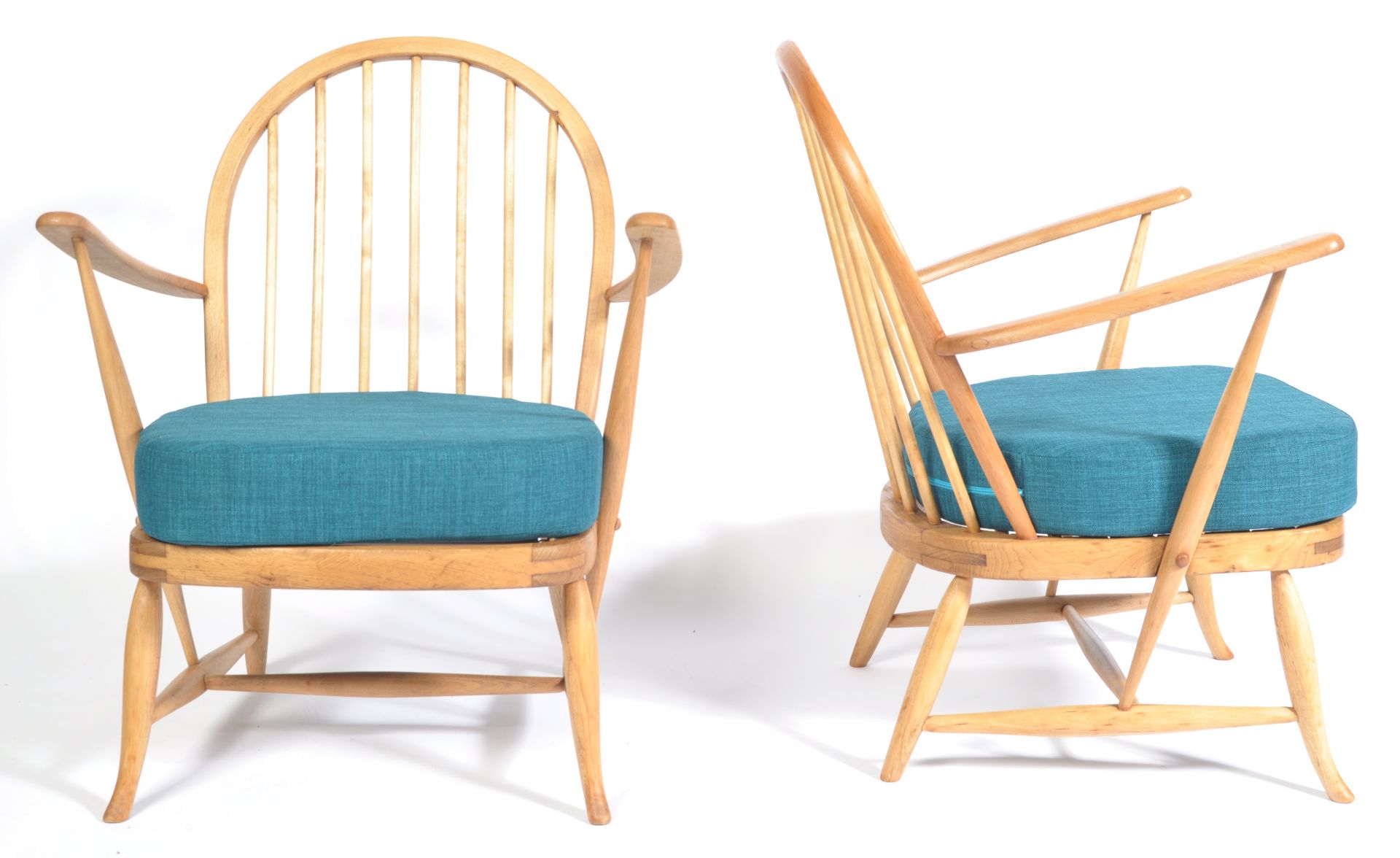 A PAIR OF ERCOL 1950'S LOW WINDSOR CHAIRS BY LUCIA - Bild 5 aus 7