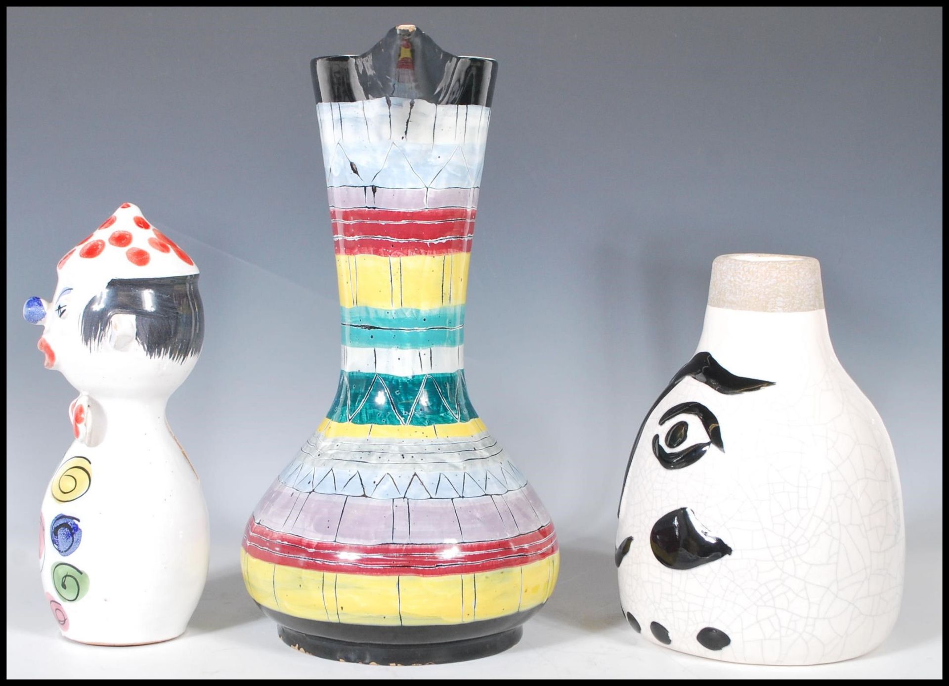 A group of three mid 20th Century ceramic wares to include a decorative San Polo Italian water jug - Bild 4 aus 8