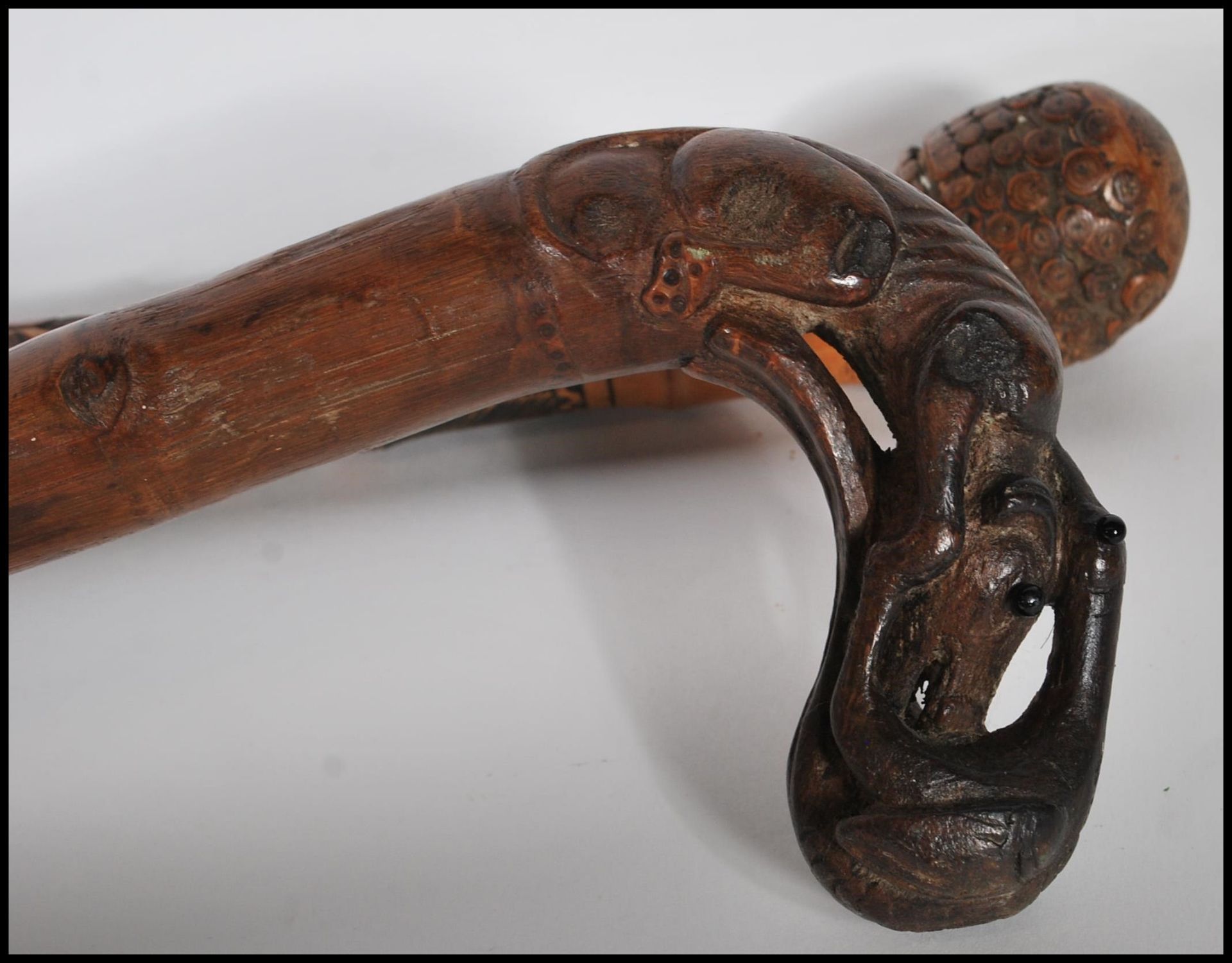 A 20th Century carved bamboo Japanese style walking stick cane decorated with carved blossoms and - Bild 7 aus 7