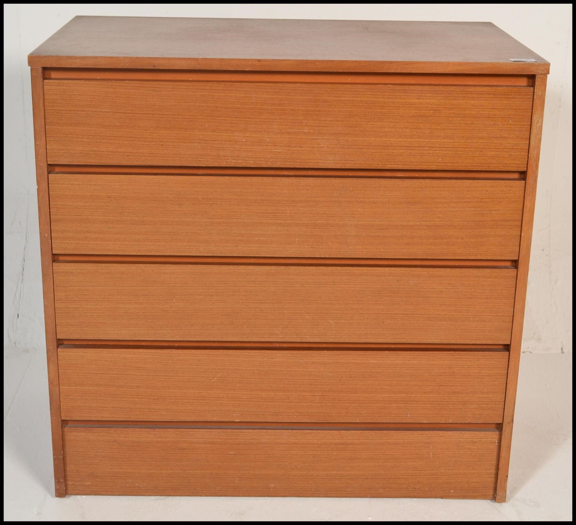 A 1960's retro vintage teak wood chest of drawers of simple form having a straight run of four - Bild 2 aus 5