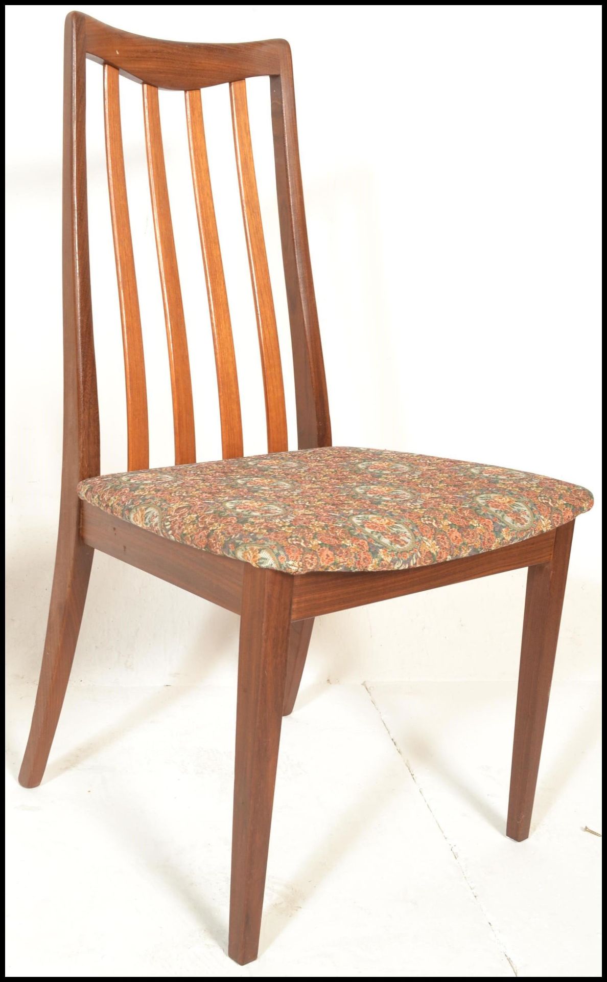 G Plan- A set of four retro mid 20th Century G Plan Fresco range tak wood rail back dining chairs - Bild 7 aus 8