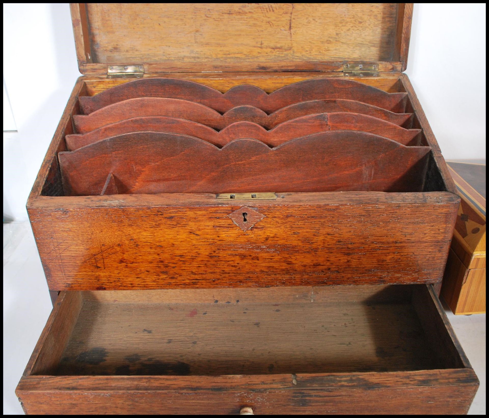 A collection of vintage 20th Century wooden boxes to include a contrasting wood jewellery box having - Bild 3 aus 11