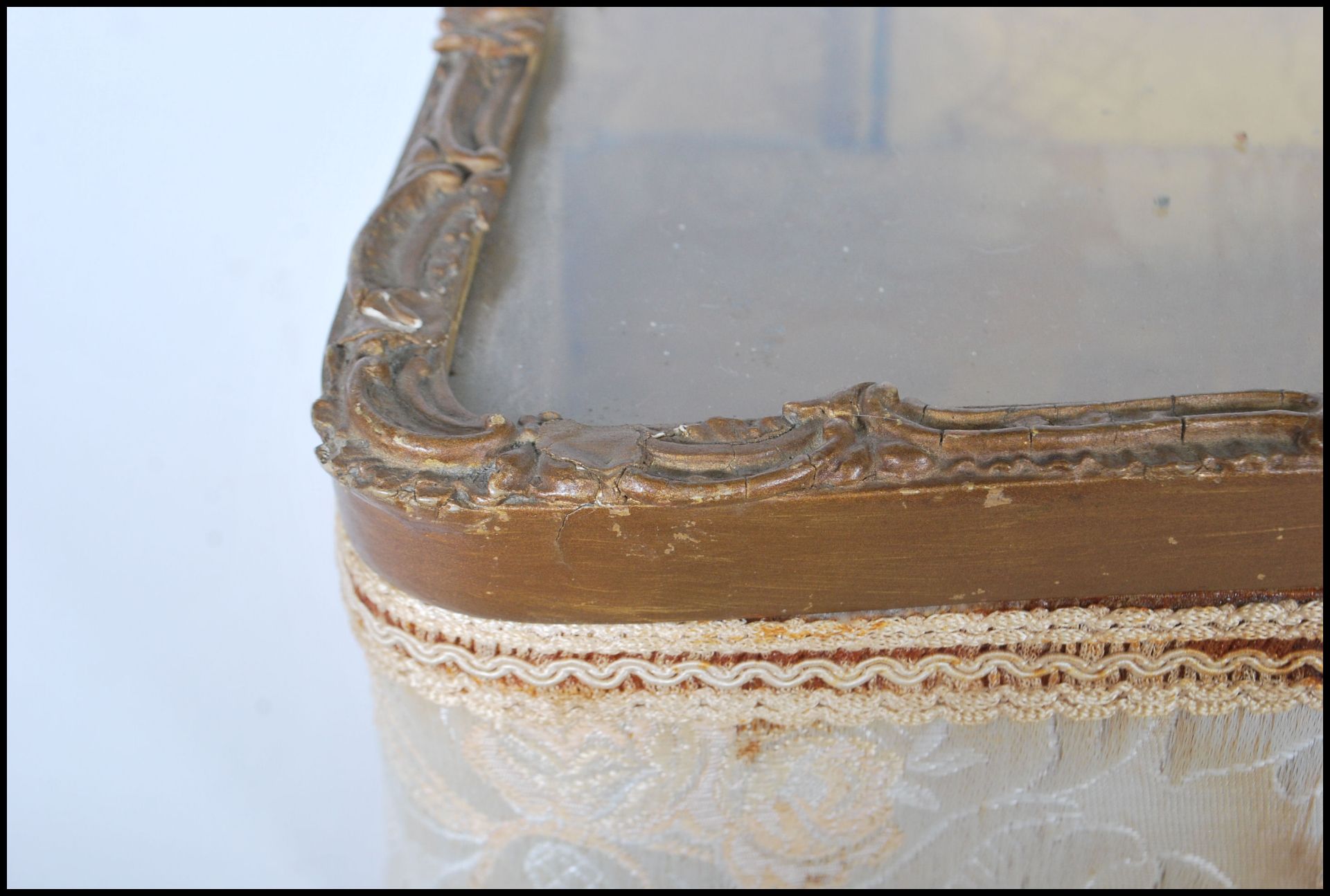 A 19th Century table top display cabinet bijouterie, the glazed hinged top bordered by a gesso - Bild 4 aus 7