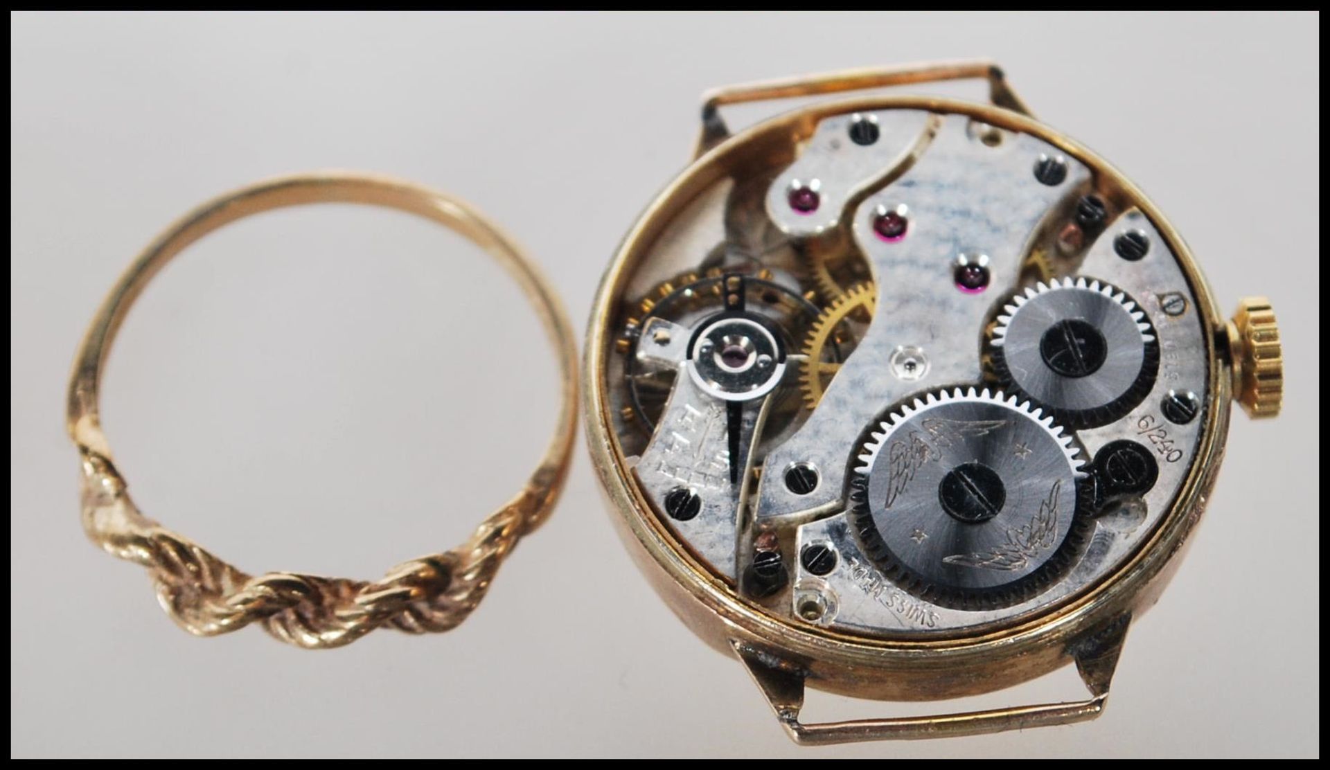 A mid 20th Century 9ct gold case Rotary wrist watch having a round face with arabic numerals to - Bild 3 aus 6