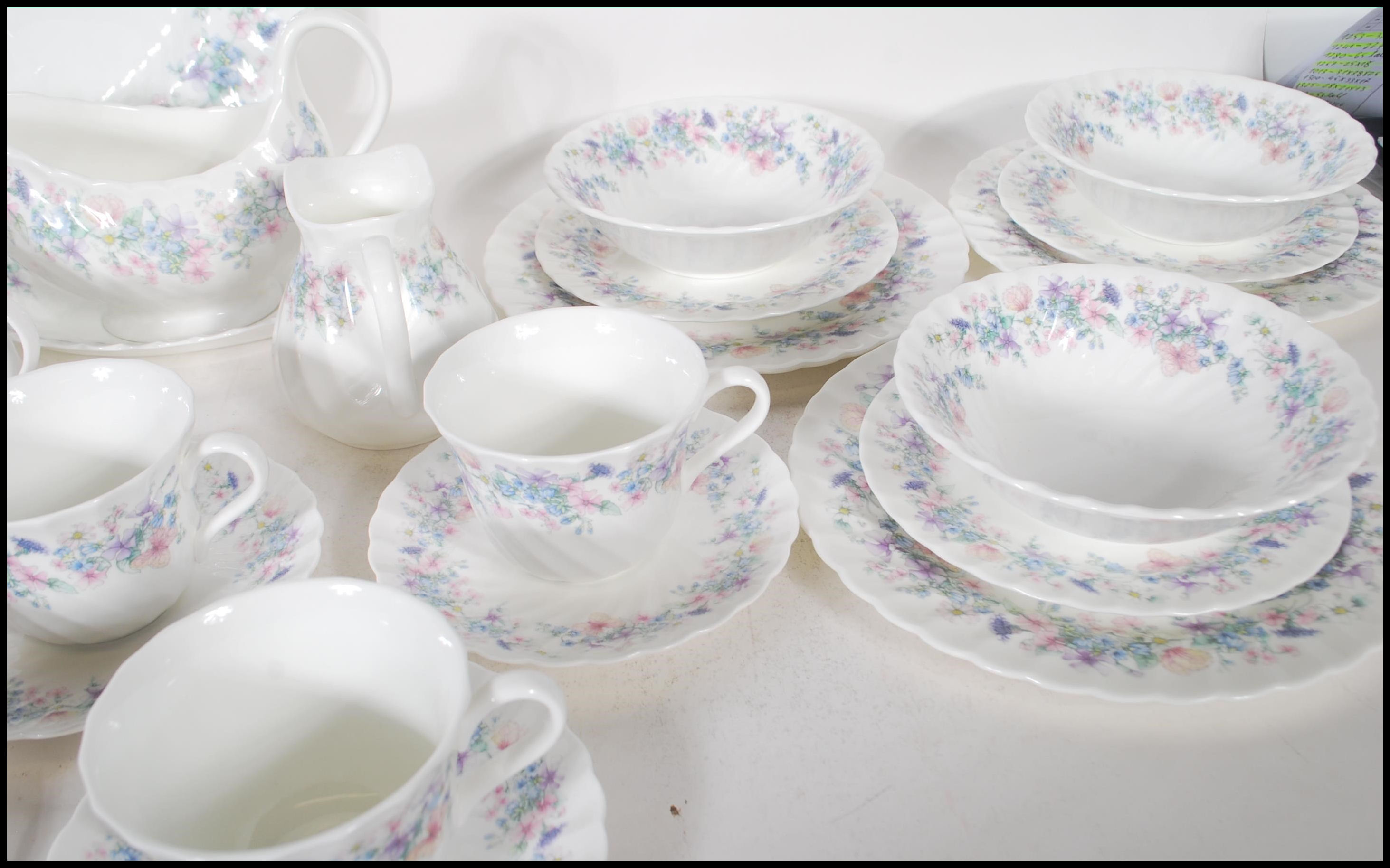A vintage Wedgwood china tea / dinner service in the Angela pattern to include dinner plates, side - Image 9 of 11