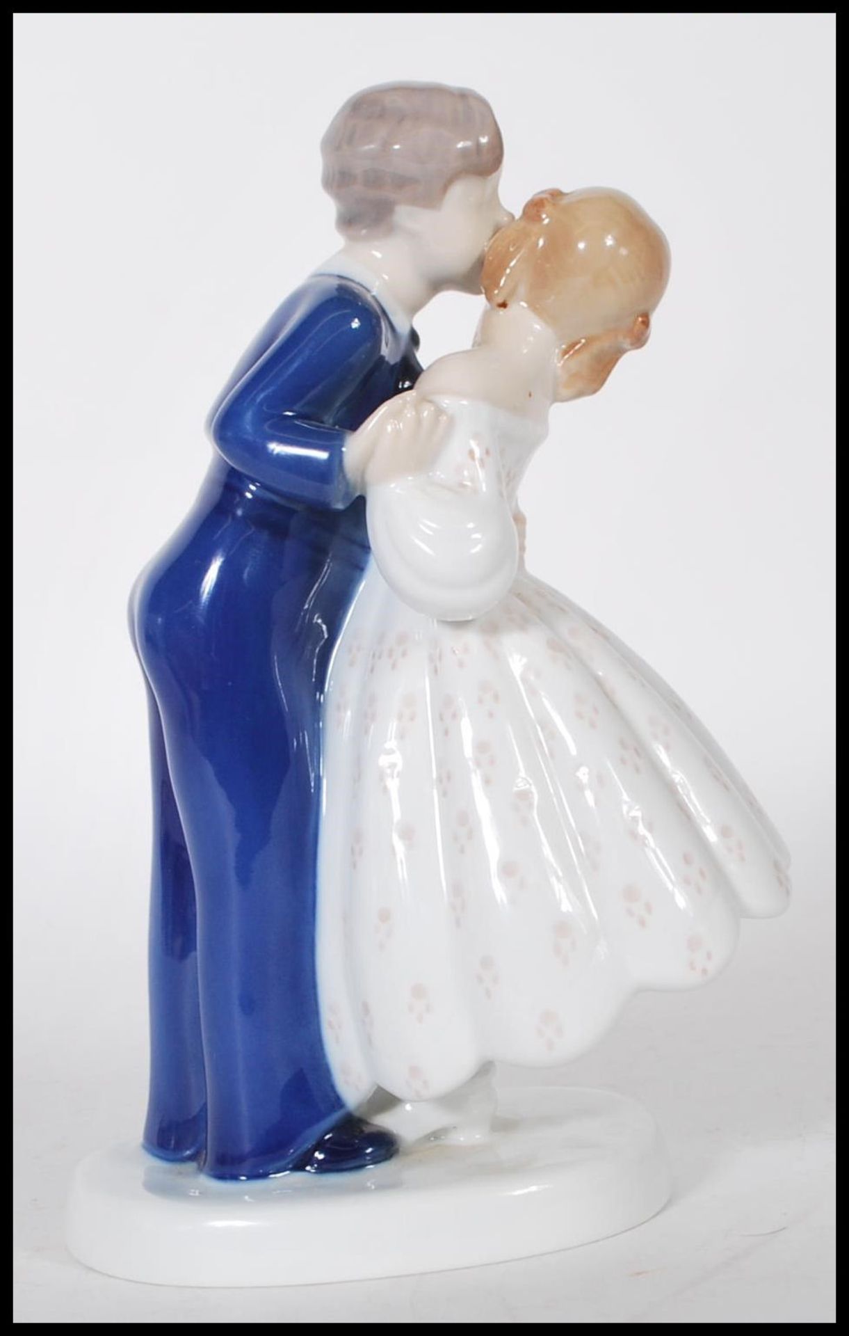 A B & G Danish porcelain figurine of a husband and wife kissing on round base. Marked B&G Denmark to - Bild 3 aus 6