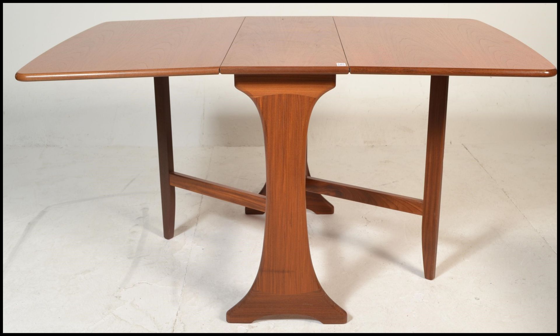 A 1970's teak wood Danish influenced G-Plan drop leaf dining table raised on shaped supports with - Bild 2 aus 5