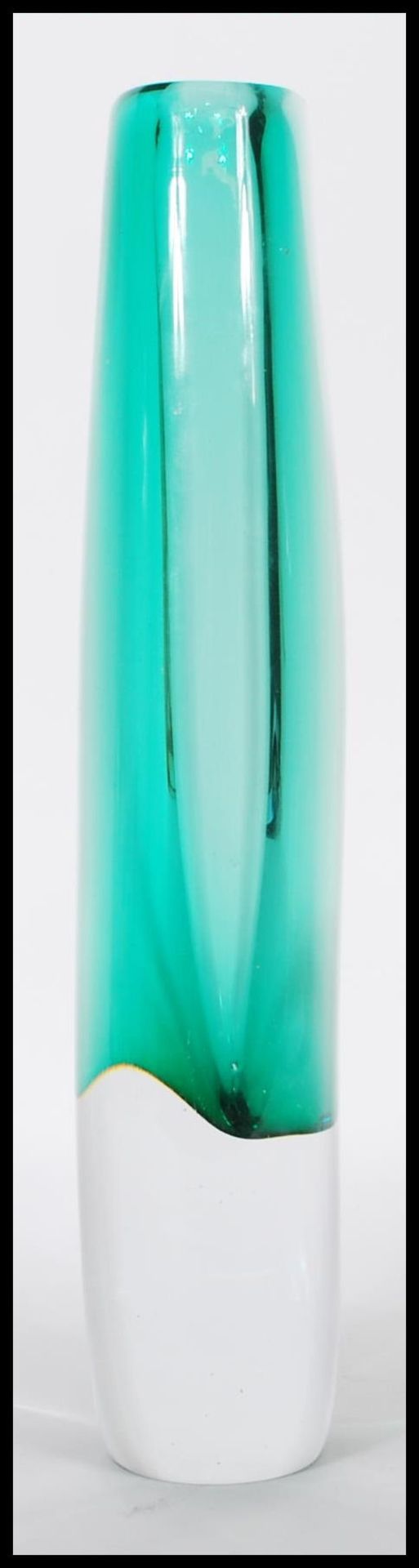 Kosta Boda - Sommerso - A 1950's vintage retro studio art glass asymmetric Sommerso vase designed by - Bild 4 aus 6