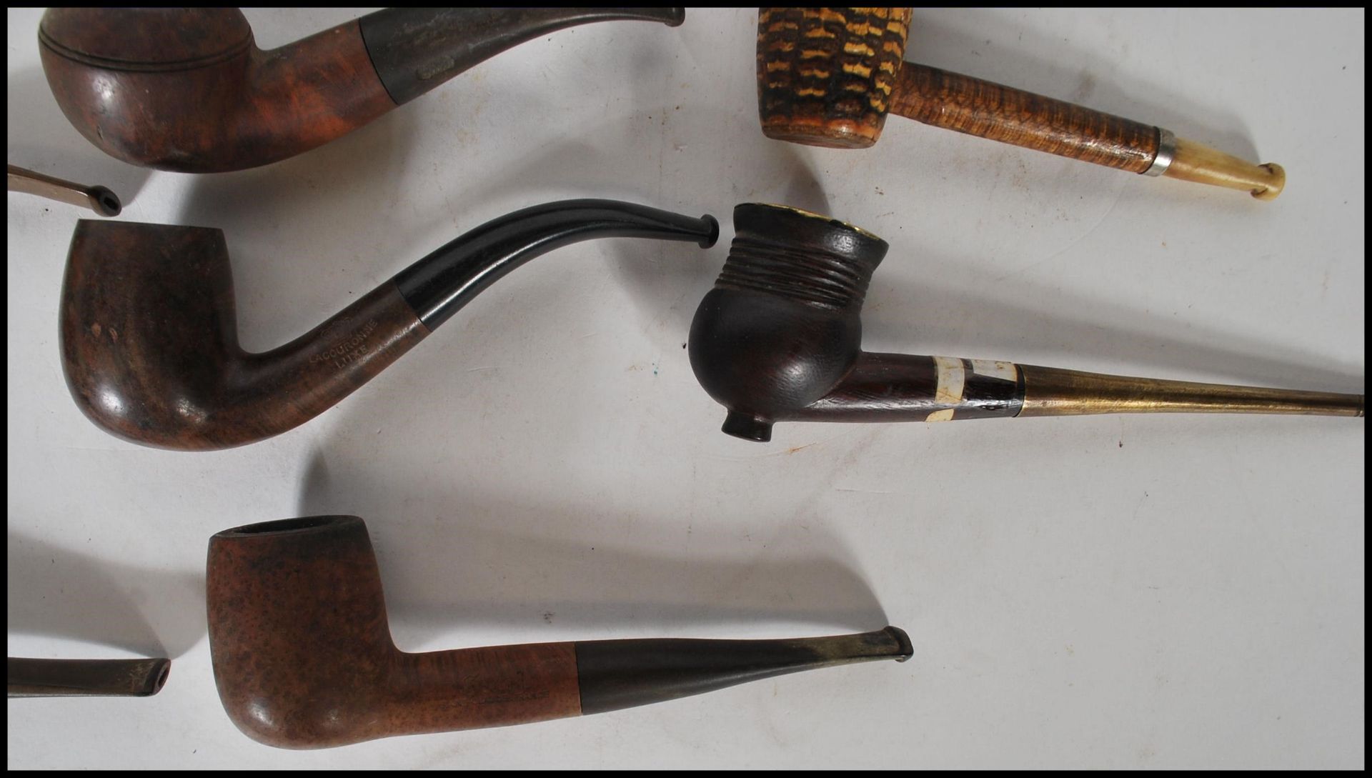 A good collection of vintage smoking tobacco pipes to include a leather case example having a - Bild 6 aus 7