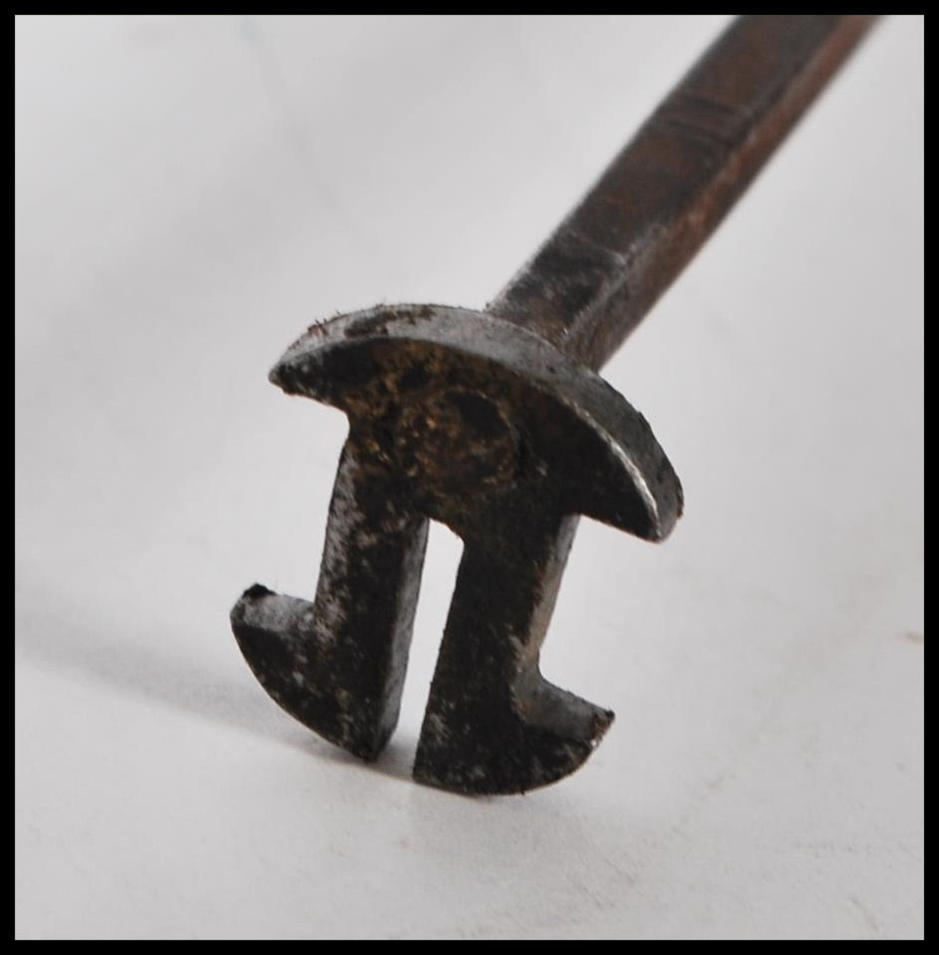 An unusual  antique large Pitari chest iron bolt lock. Collected by the vendors family when based in - Bild 6 aus 10