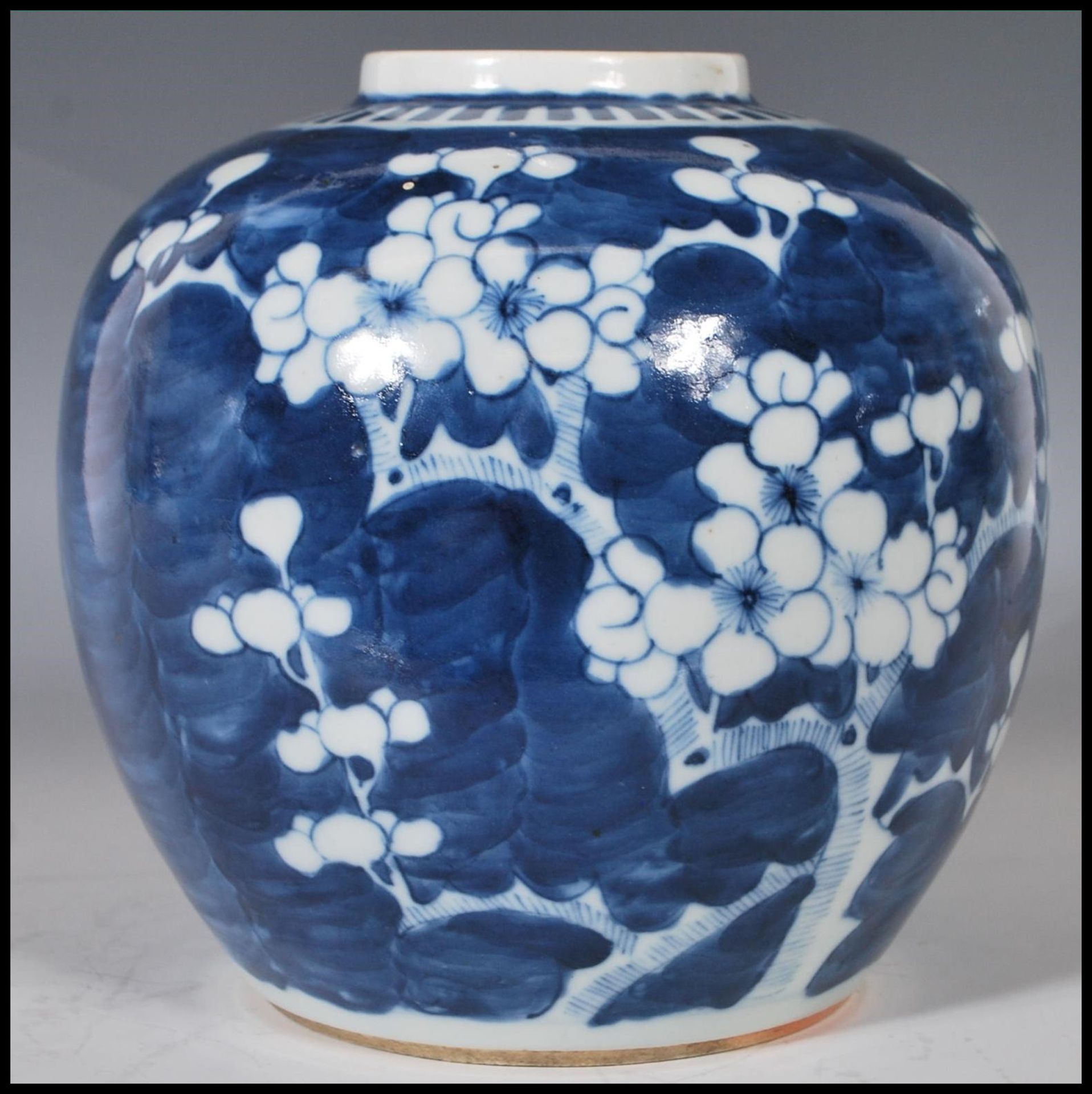 A 19th Century Chinese ginger jar of large proportions and bulbous form being hand painted in blue - Bild 15 aus 24