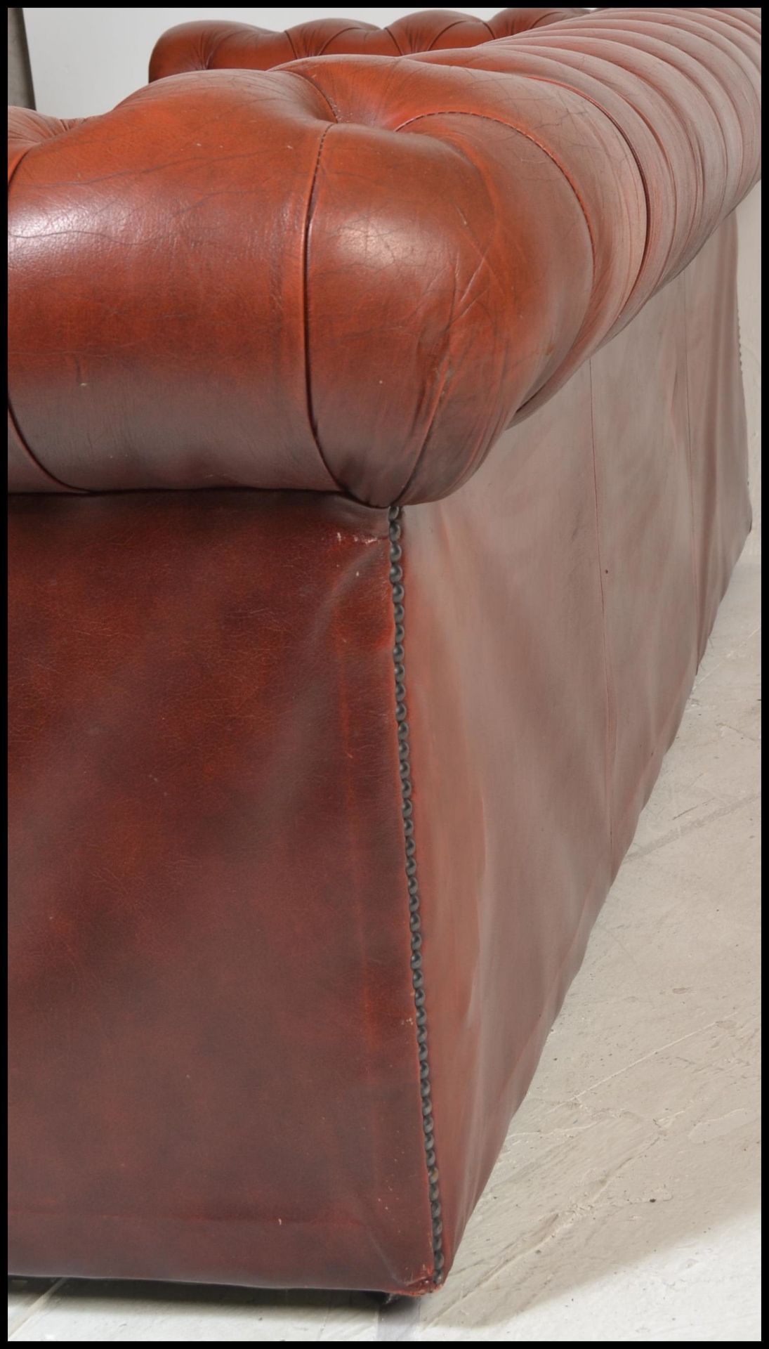 A 20th century Oxblood leather chesterfield button - Bild 6 aus 6