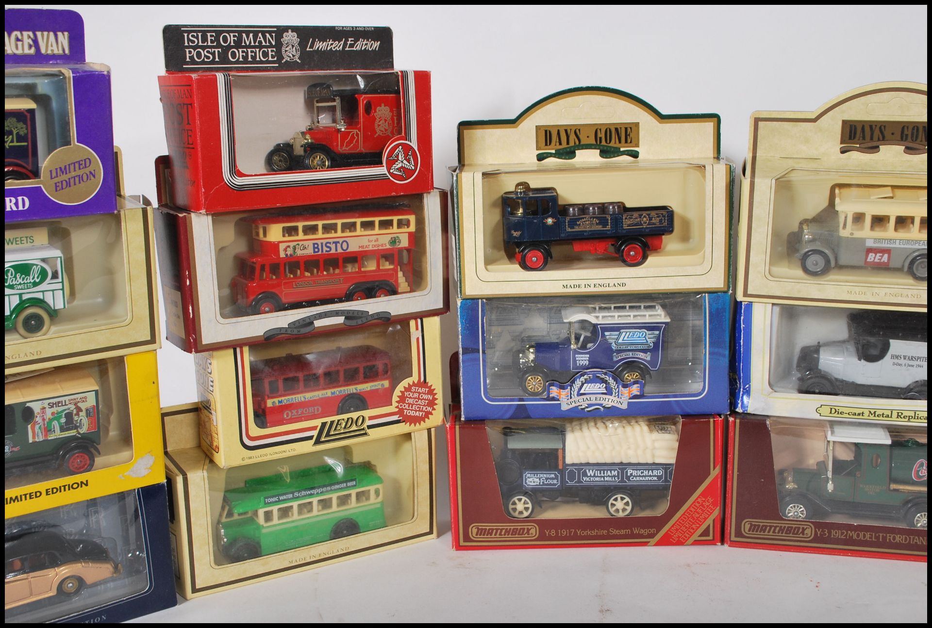 A COLLECTION OF APPROX X30 BOXED DIECAST MODEL VEHICLES - Bild 3 aus 5