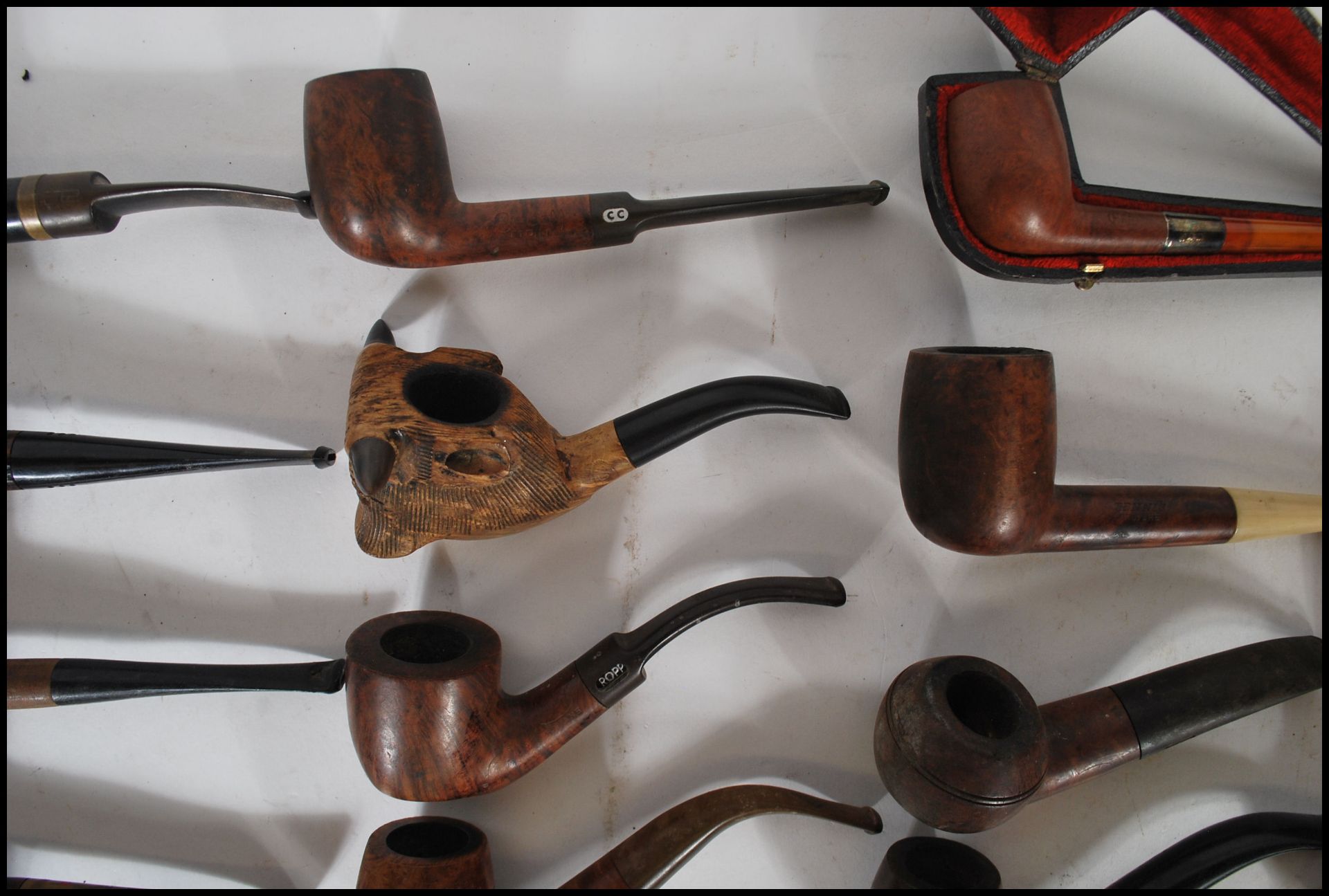 A good collection of vintage smoking tobacco pipes to include a leather case example having a - Bild 4 aus 7