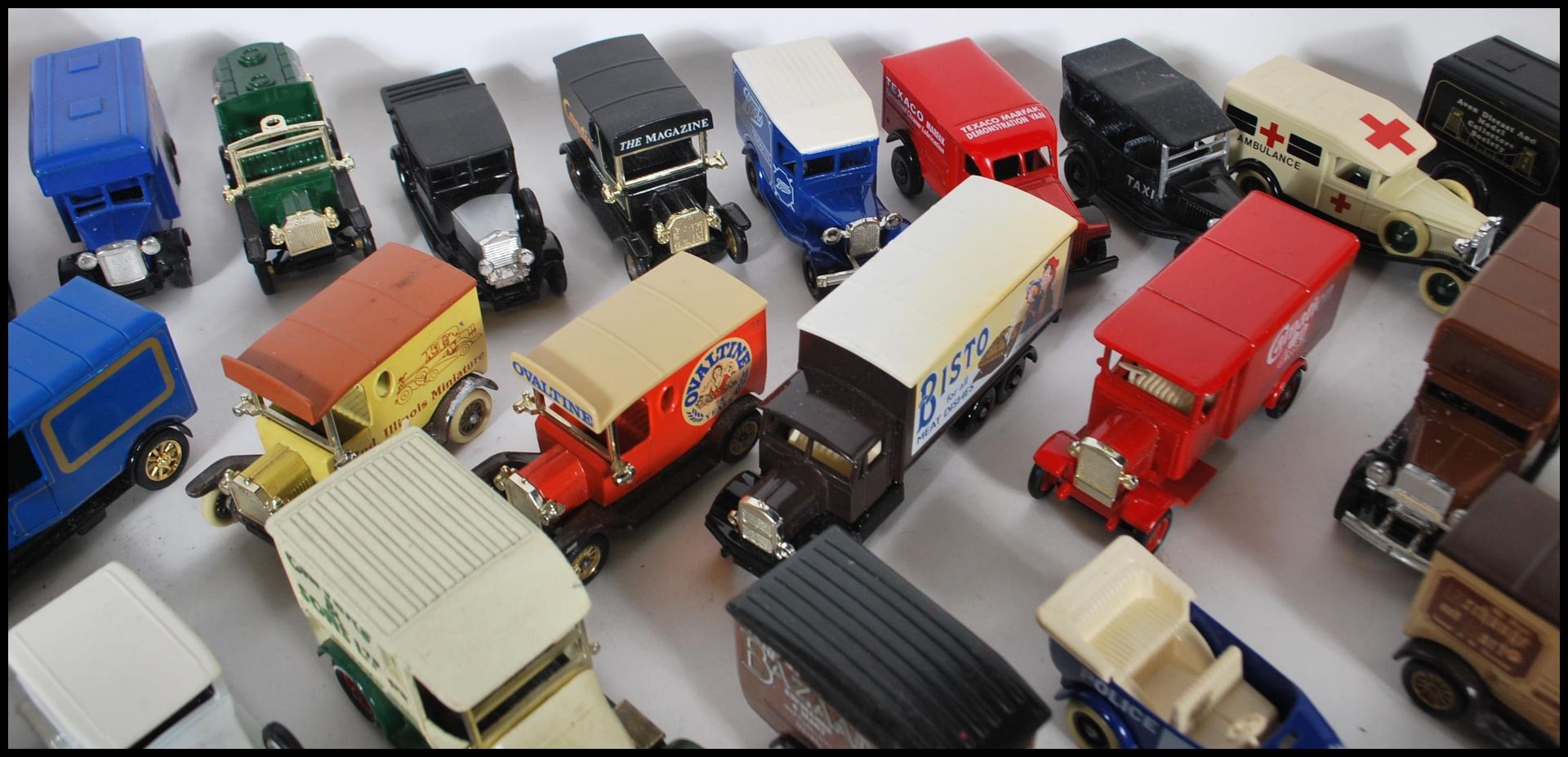 A COLLECTION OF UNBOXED DIECAST MODEL VEHICLES - Bild 10 aus 12