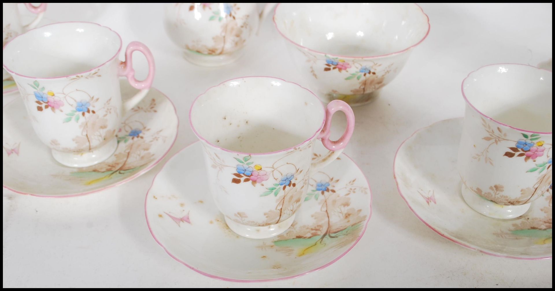 An early 20th Century Shelley coffee service having pink and blue floral sprays with butterflies and - Bild 7 aus 11